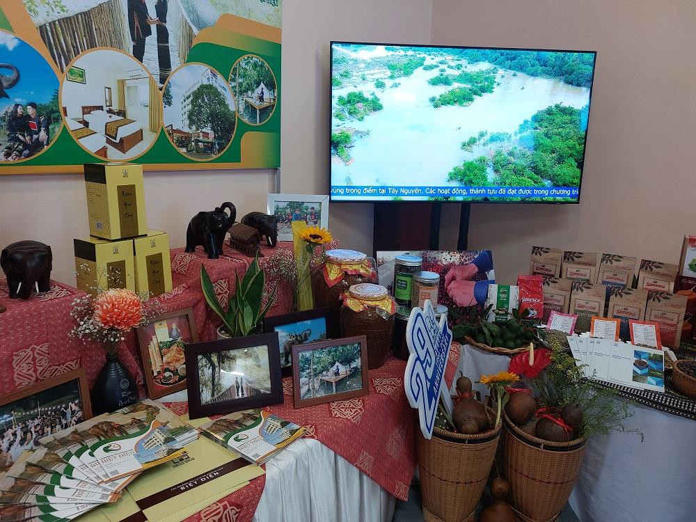 Các sản phẩm trưng bày tại tọa đàm Các sản phẩm trưng bày tại tọa đàm