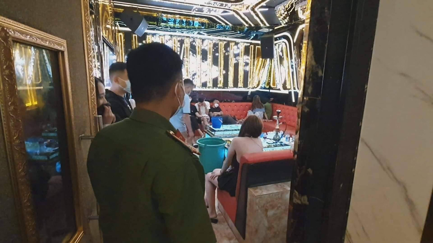 Quán karaoke Trầm Hương