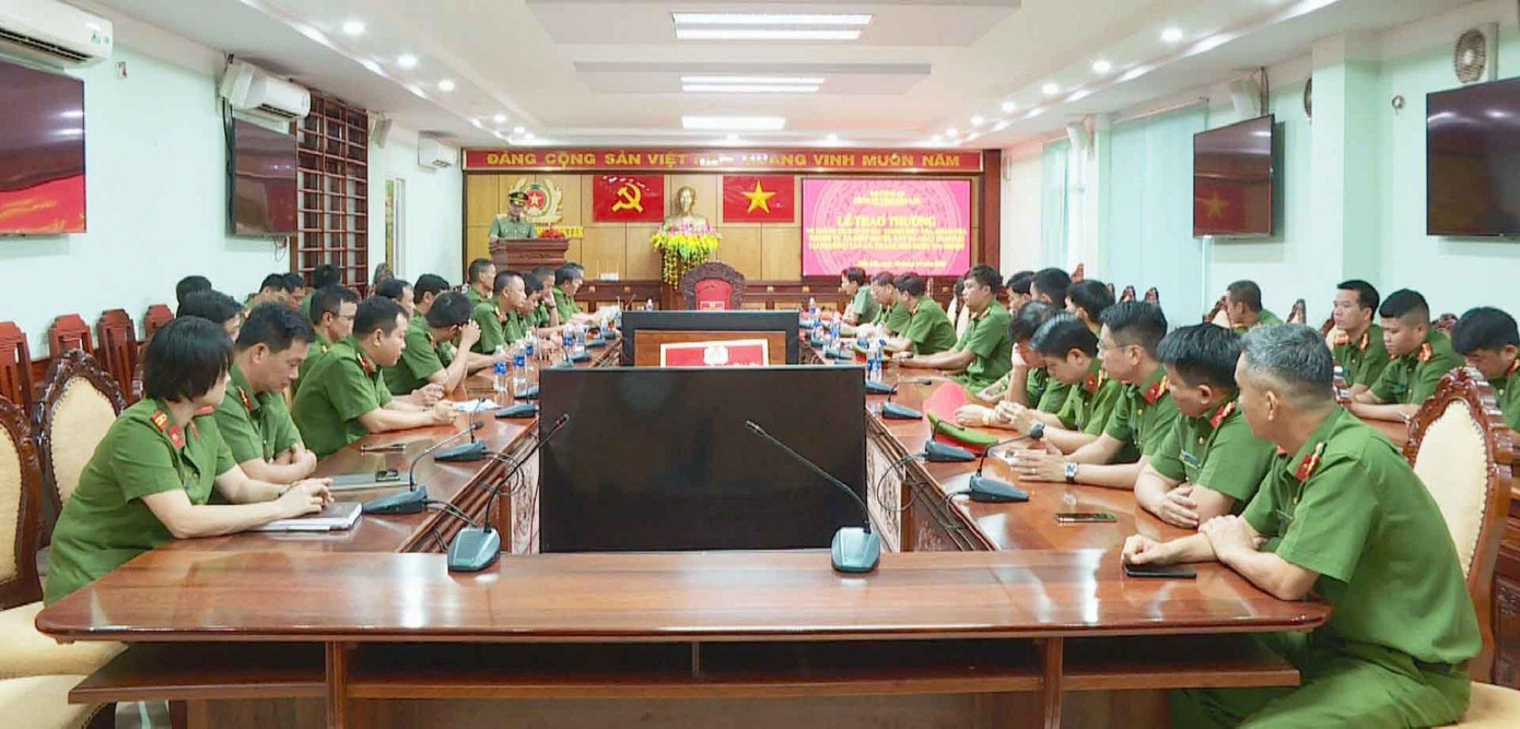 Buổi lễ trao thưởng Buổi lễ trao thưởng