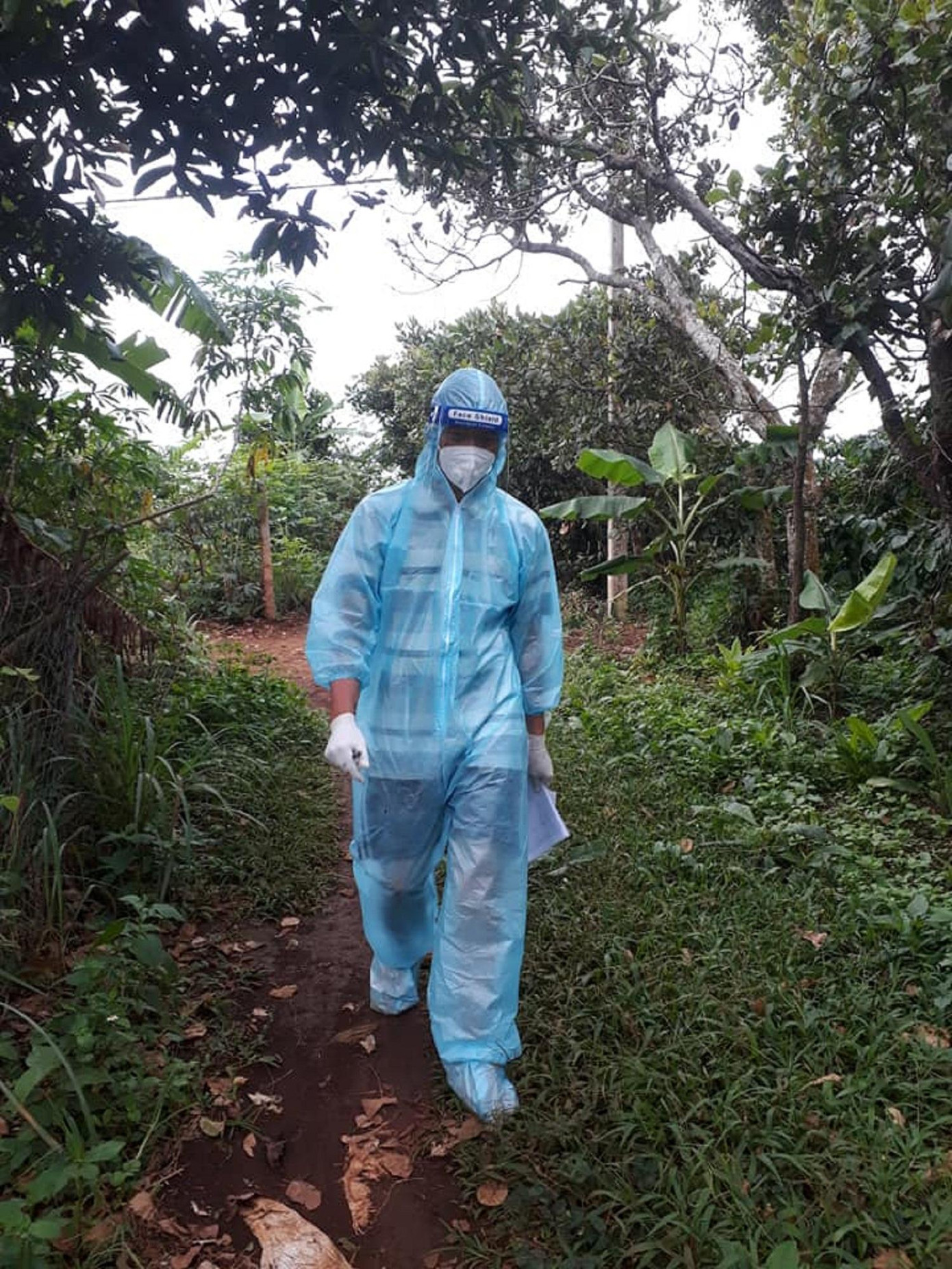 Tình nguyện viên đi thống kê tại buôn Tình nguyện viên đi thống kê tại buôn