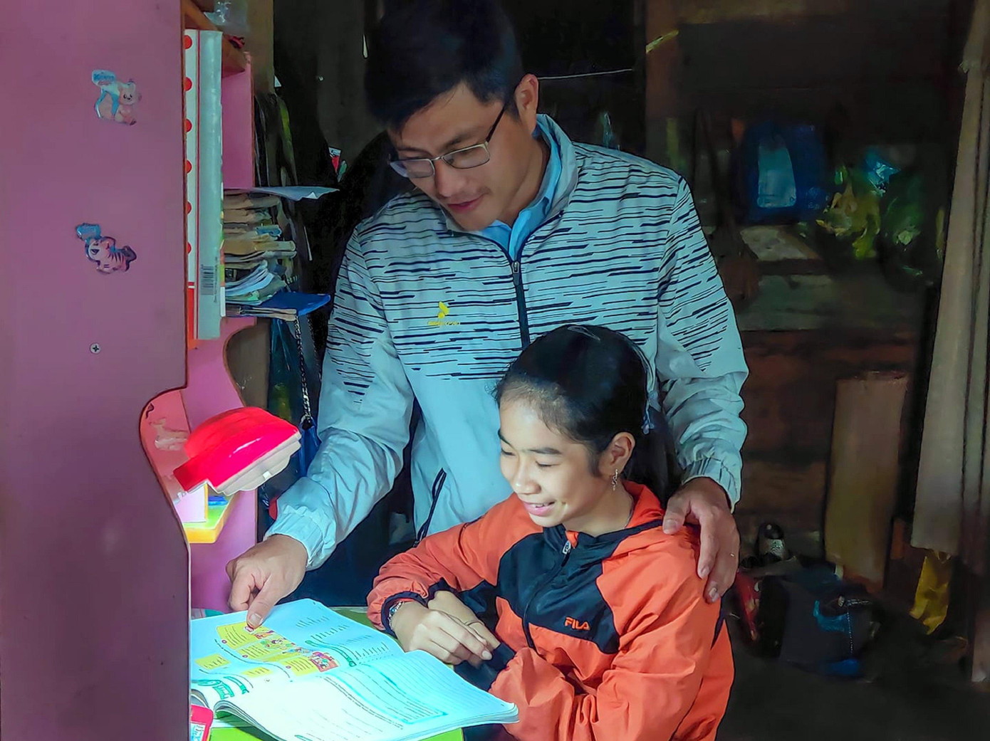 Học sinh nghèo sẽ được tiếp sức để tiến bộ trong học tập