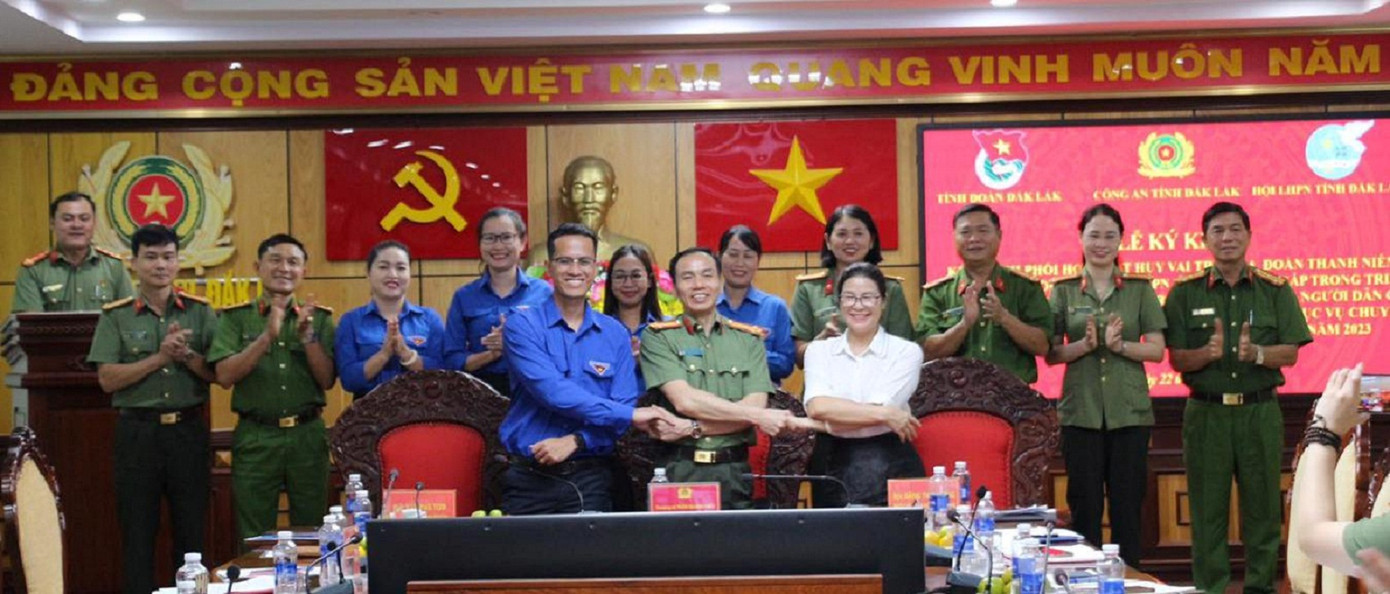 Lễ ký kết kế hoạch phối hợp giữa Công an tỉnh, Tỉnh Đoàn và Hội Liên hiệp Phụ nữ tỉnh Đắk Lắk về công tác chuyển đổi số