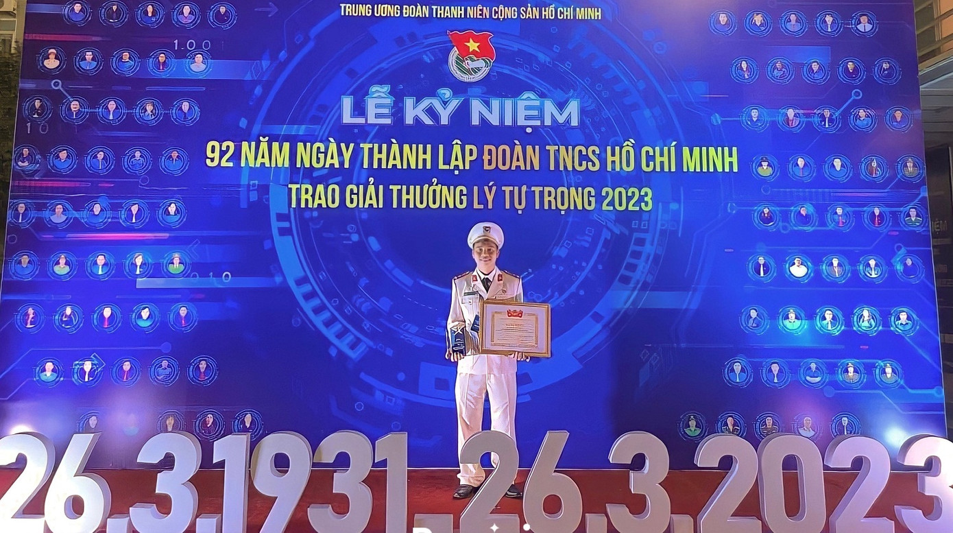 Thượng úy Dương Văn Tình là đại diện duy nhất của tỉnh Đắk Lắk nhận Giải thưởng Lý Tự Trọng năm 2023