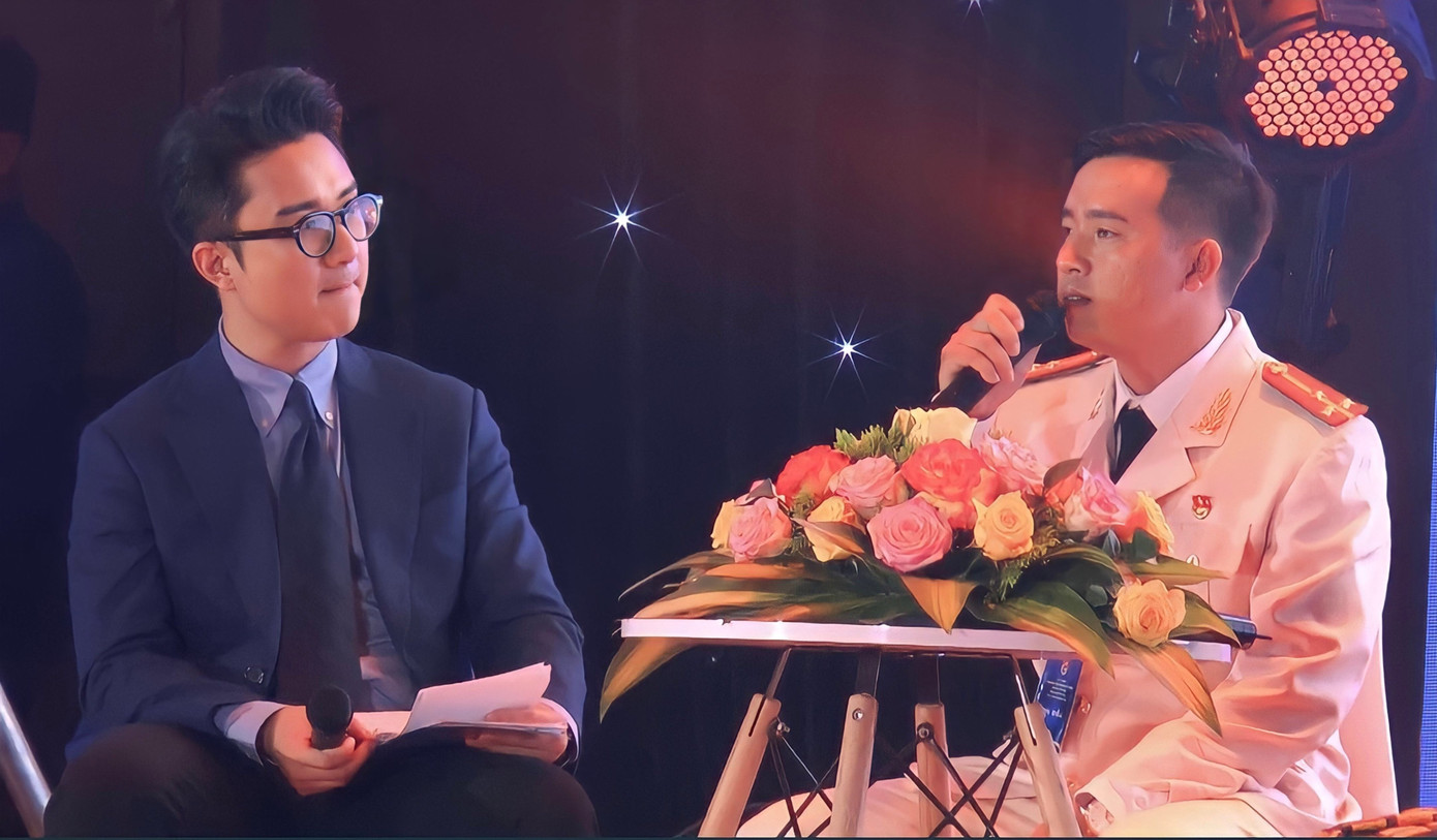 Thượng úy Dương Văn Tình giao lưu, chia sẻ tại Lễ trao Giải thưởng Lý Tự Trọng năm 2023.