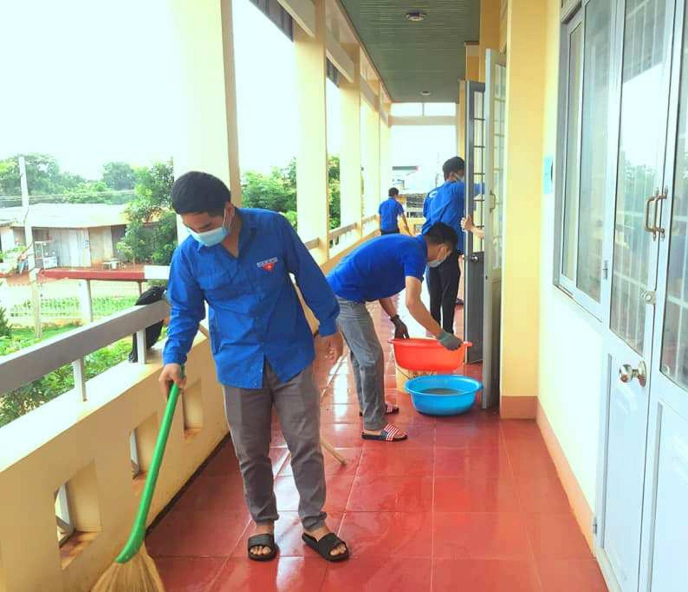 Đoàn thanh niên huyện Cư M'gar dọn dẹp khu cách ly