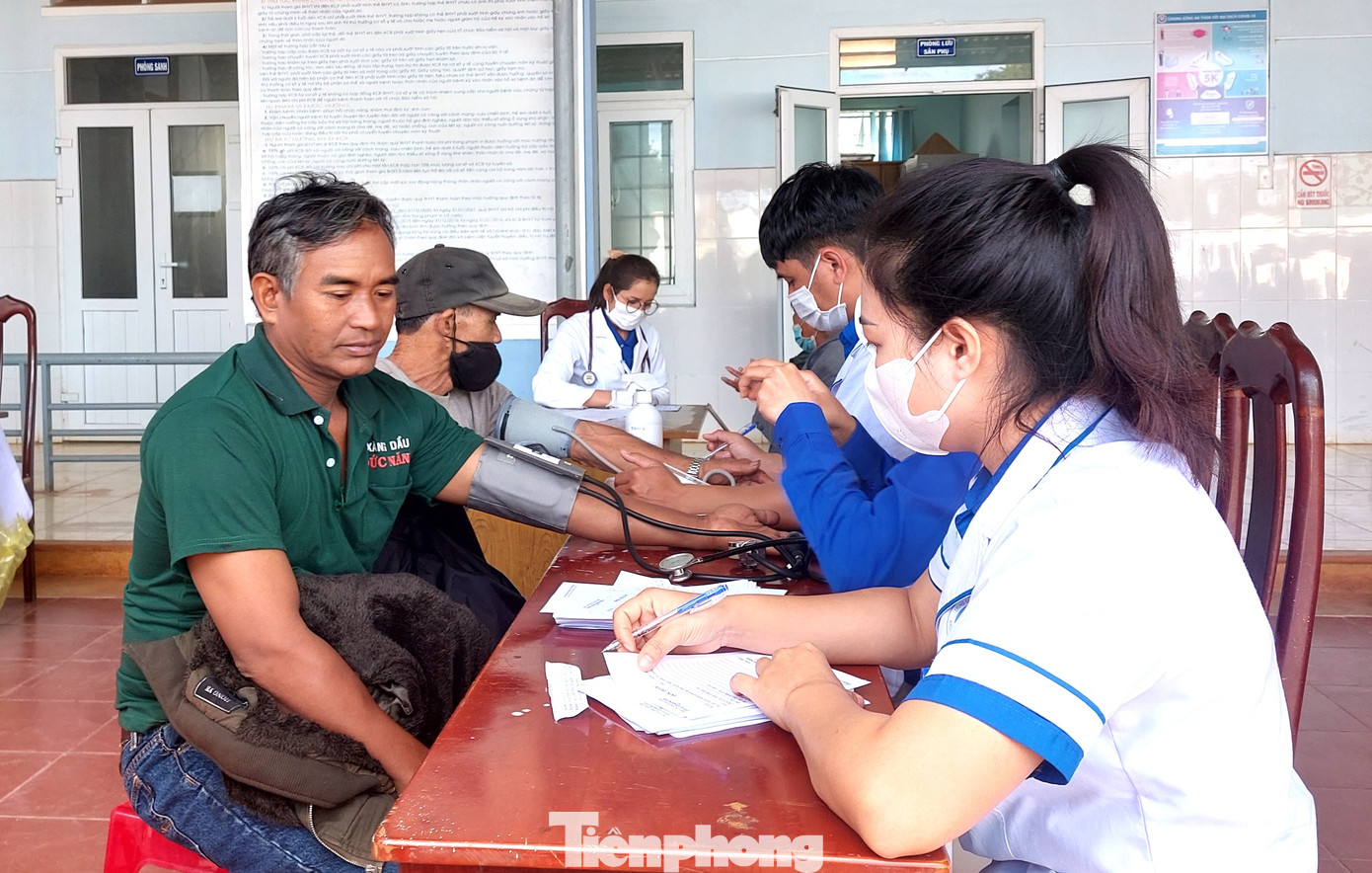 Người dân được khám bệnh, cấp phát thuốc miễn phí Người dân được khám bệnh, cấp phát thuốc miễn phí