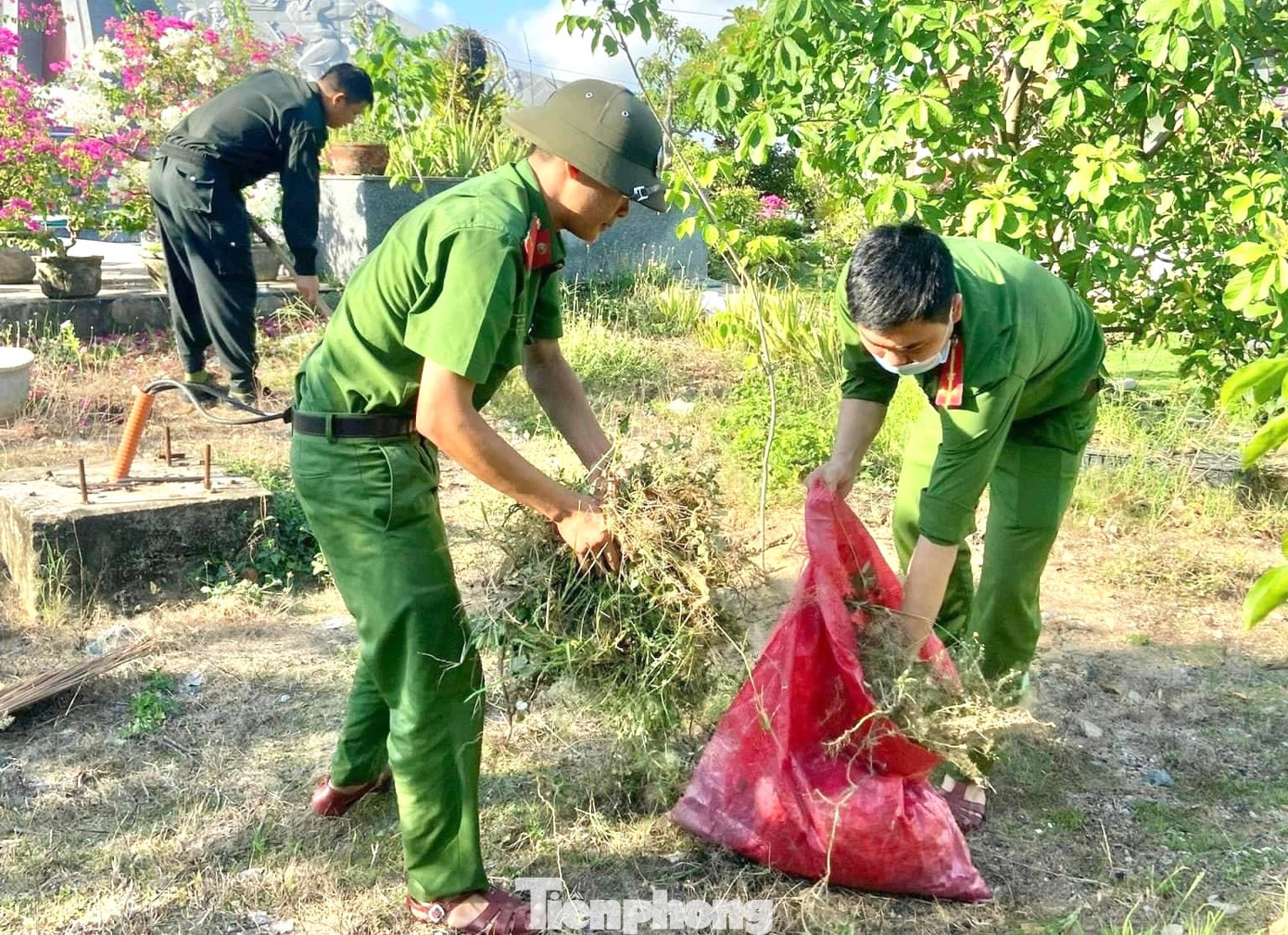 Ngày 26/5, Huyện Đoàn Cư M'gar tổ chức nhiều hoạt động hưởng ứng "Ngày chủ nhật xanh" lần thứ II năm 2024, thu hút hơn 420 đoàn viên thanh niên trên địa bàn huyện tham gia.