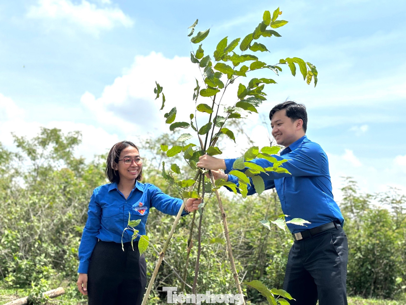 Xã Khuê Ngọc Điền là một xã căn cứ thuộc H9 (huyện Krông Bông). Nơi đây được ví như vùng đất thép ở Nam Tây Nguyên, bởi từ 1965 đến 1975 Khuê Ngọc Điền là tuyến địa đầu vùng căn cứ kháng chiến của tỉnh Đắk Lắk. Xã Khuê Ngọc Điền là một xã căn cứ thuộc H9 (huyện Krông Bông). Nơi đây được ví như vùng đất thép ở Nam Tây Nguyên, bởi từ 1965 đến 1975 Khuê Ngọc Điền là tuyến địa đầu vùng căn cứ kháng chiến của tỉnh Đắk Lắk.