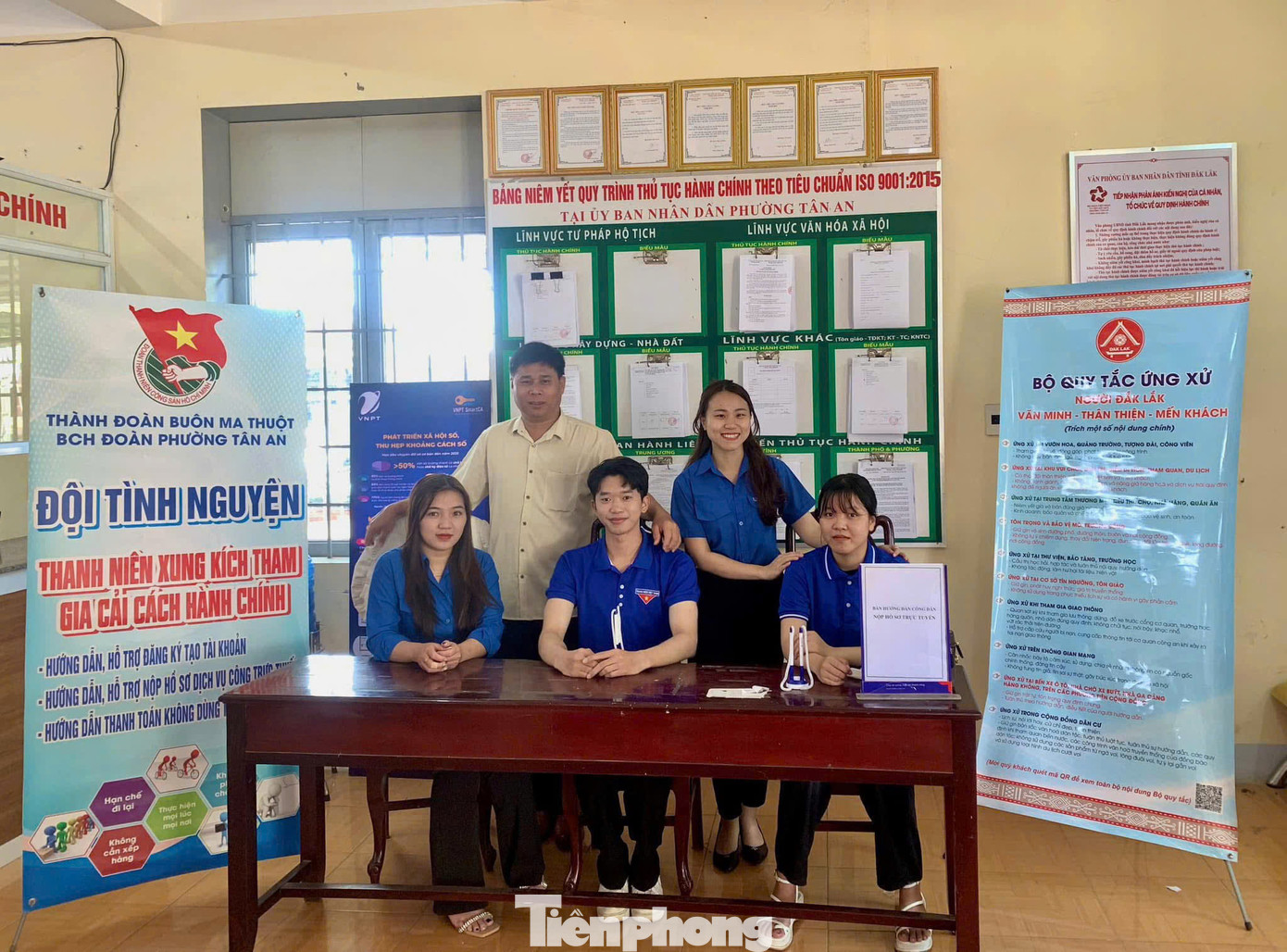 Chị Ngọc tích cực vận động đoàn viên thanh niên tham gia chuyển đổi số, ứng dụng công nghệ số trong các phong trào hoạt động của phường và của cơ quan, đơn vị; Thành lập và duy trì đội tình nguyện “Thanh niên xung kích tham gia cải cách hành chính”, “Tổ công nghệ số cộng đồng”,…