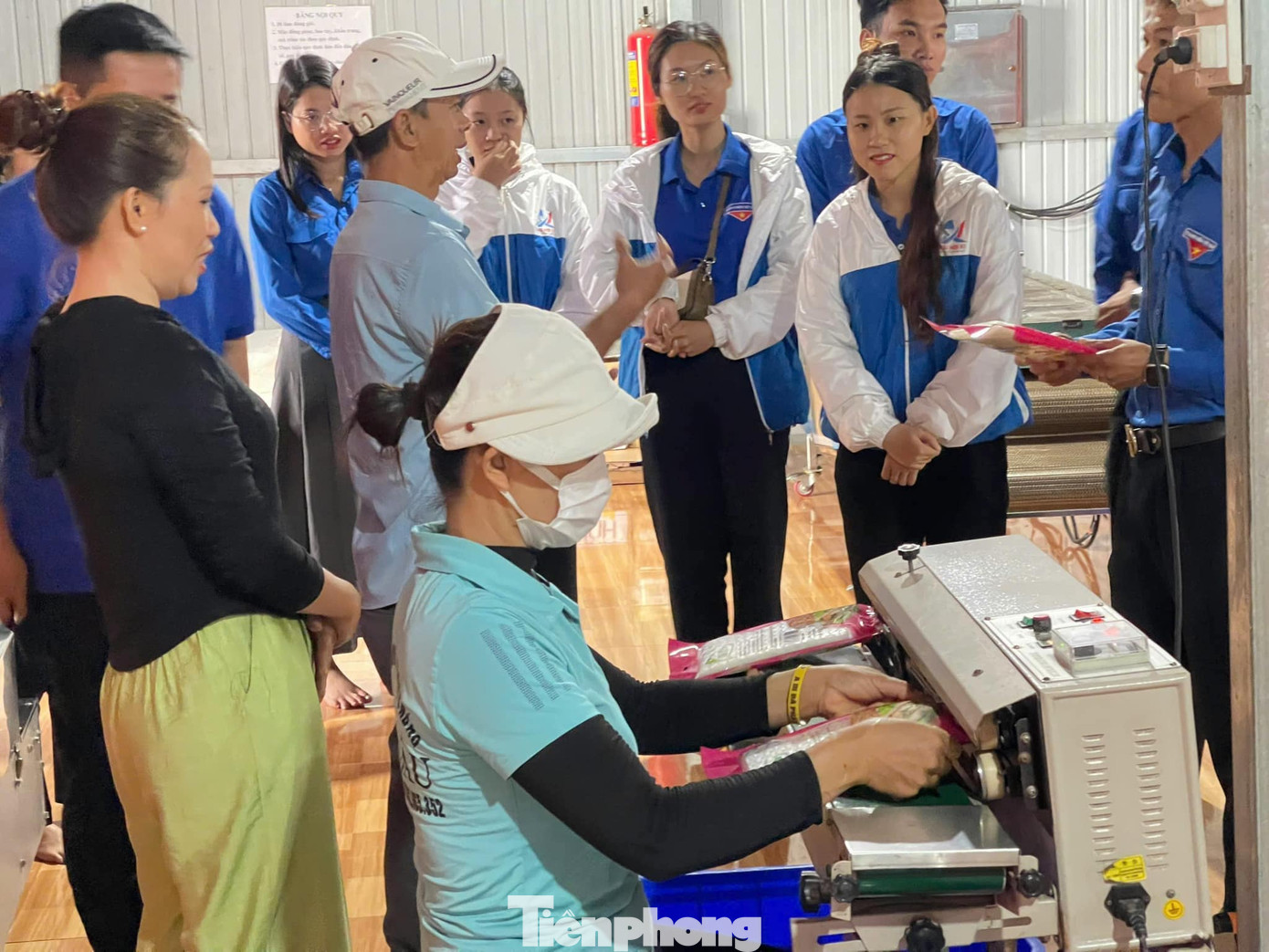 Đồng hành với thanh niên trong khởi nghiệp, lập nghiệp, chị thường xuyên tổ chức cho các bạn đoàn viên, thanh niên tham quan tìm hiểu các mô hình thanh niên khởi nghiệp tiêu biểu trên địa bàn phường.