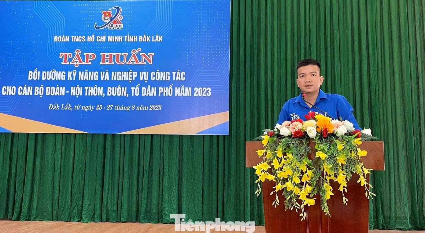 Anh Trần Doãn Tới, Phó Bí thư Tỉnh Đoàn Đắk Lắk phát biểu tại buổi tập huấn