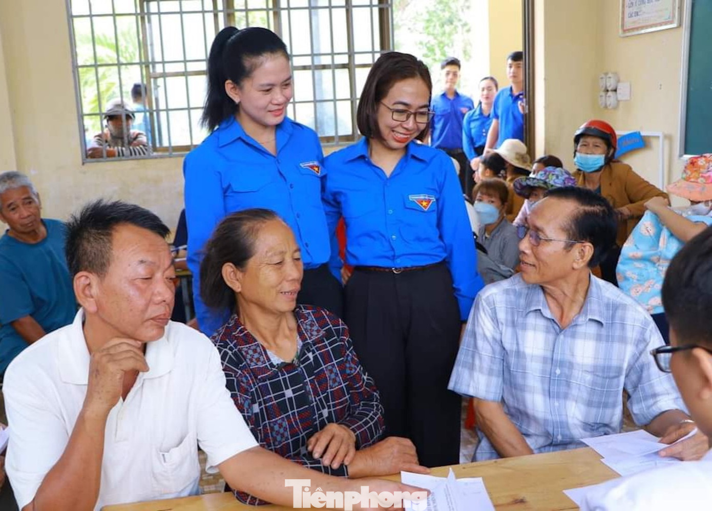 Bí thư Tỉnh Đoàn Đắk Lắk và Bí thư Tỉnh Đoàn Bình Dương thăm hỏi người dân