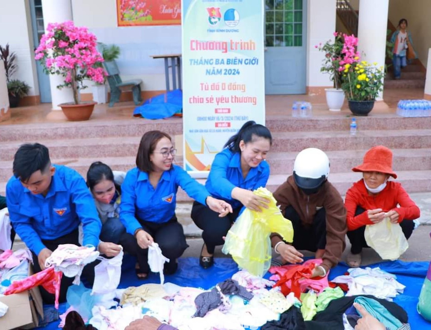 Trao tặng tủ đồ 0 đồng cho người dân khó khăn