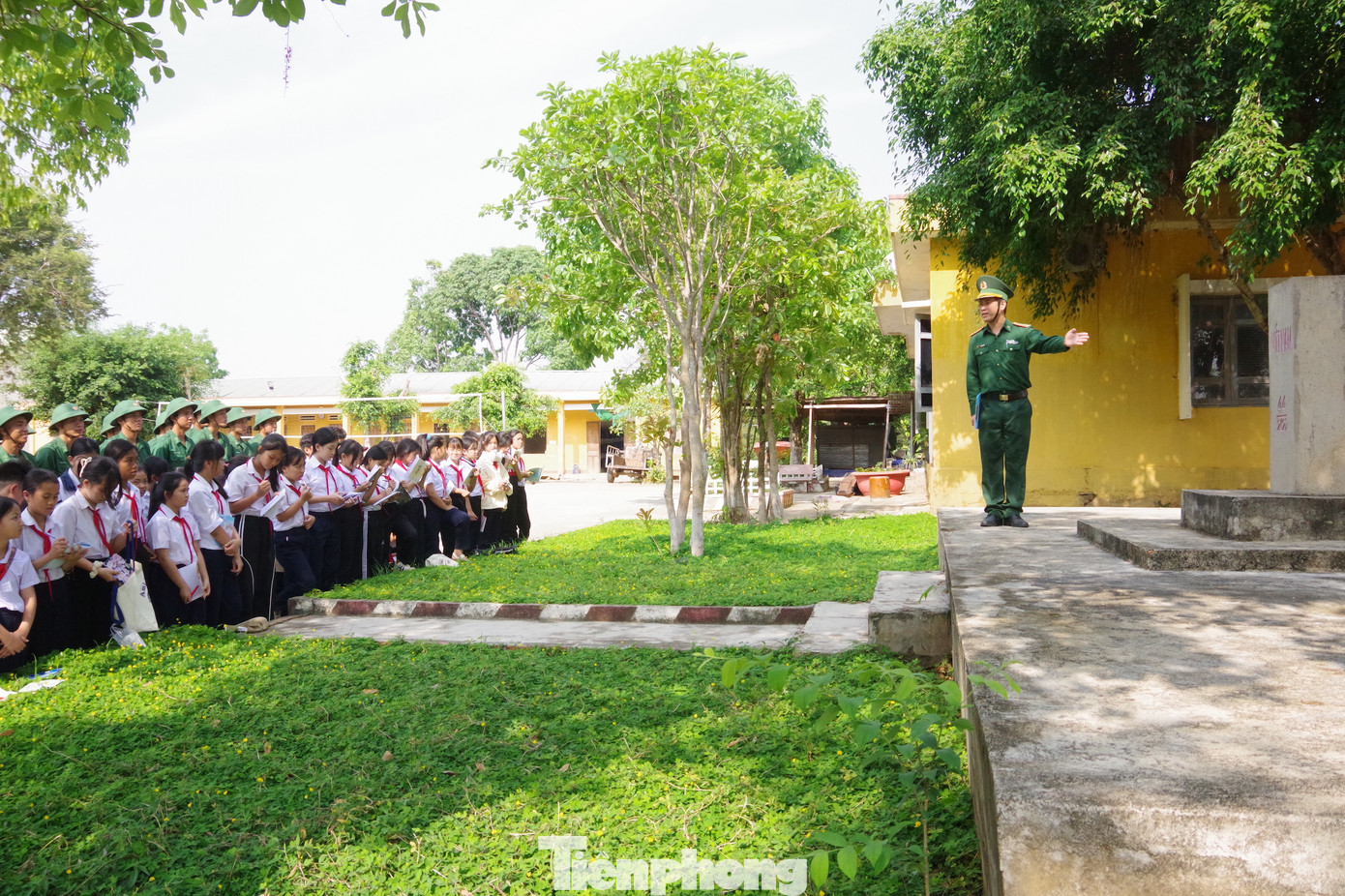 Trong chương trình, học sinh được học tập và trải nghiệm thực tế chuỗi các hoạt động như: Tìm hiểu lịch sử truyền thống của Quân đội nhân dân Việt Nam, Bộ đội Biên phòng Việt Nam anh hùng, truyền thống Bộ đội Biên phòng tỉnh Đắk Lắk, truyền thống của Tiểu đoàn Huấn luyện – Cơ động.