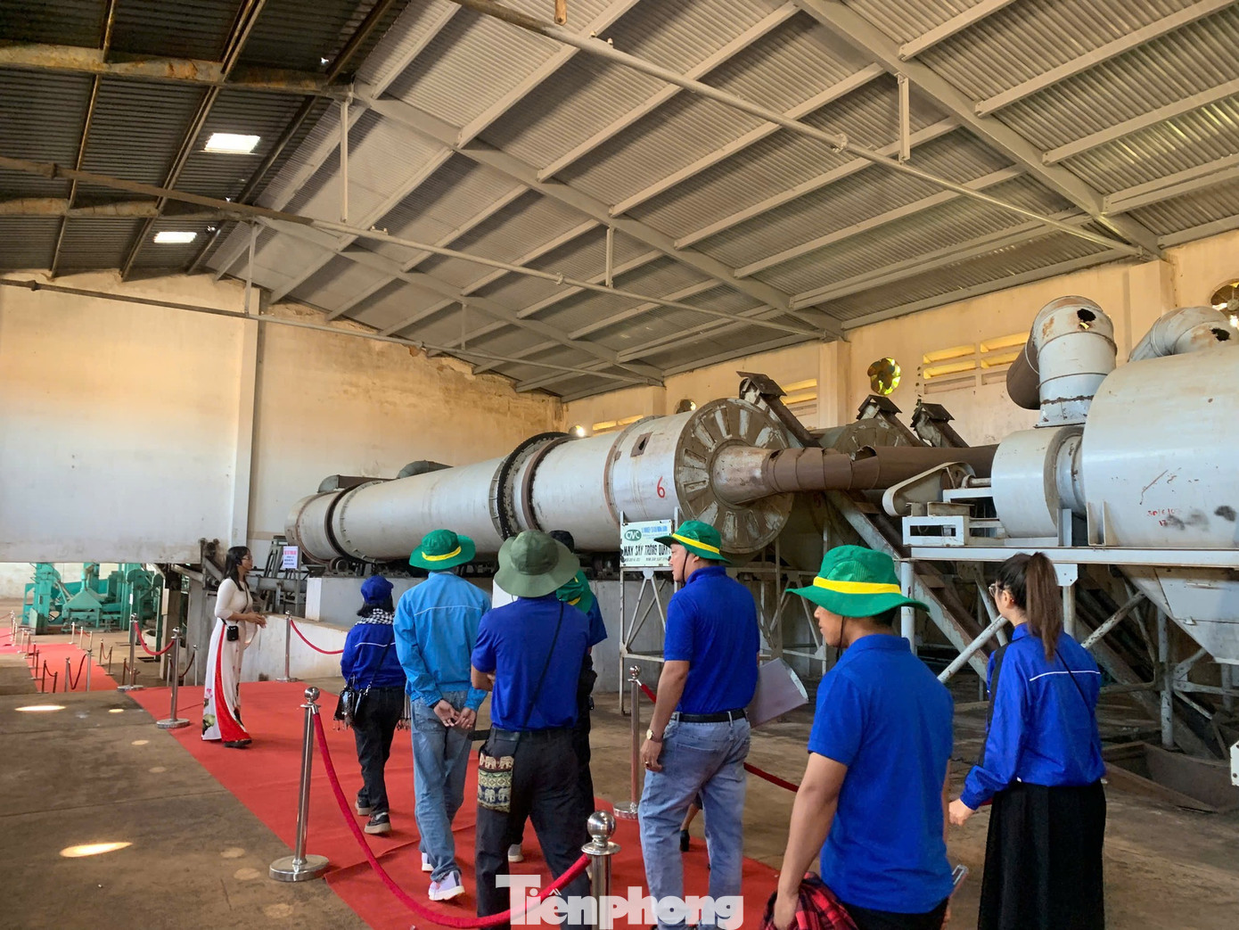 Đây cũng là dịp để thế hệ trẻ bày tỏ lòng biết ơn đối với những hy sinh của các thế hệ đi trước, từ đó thêm tự hào và tiếp nối truyền thống vẻ vang của dân tộc.