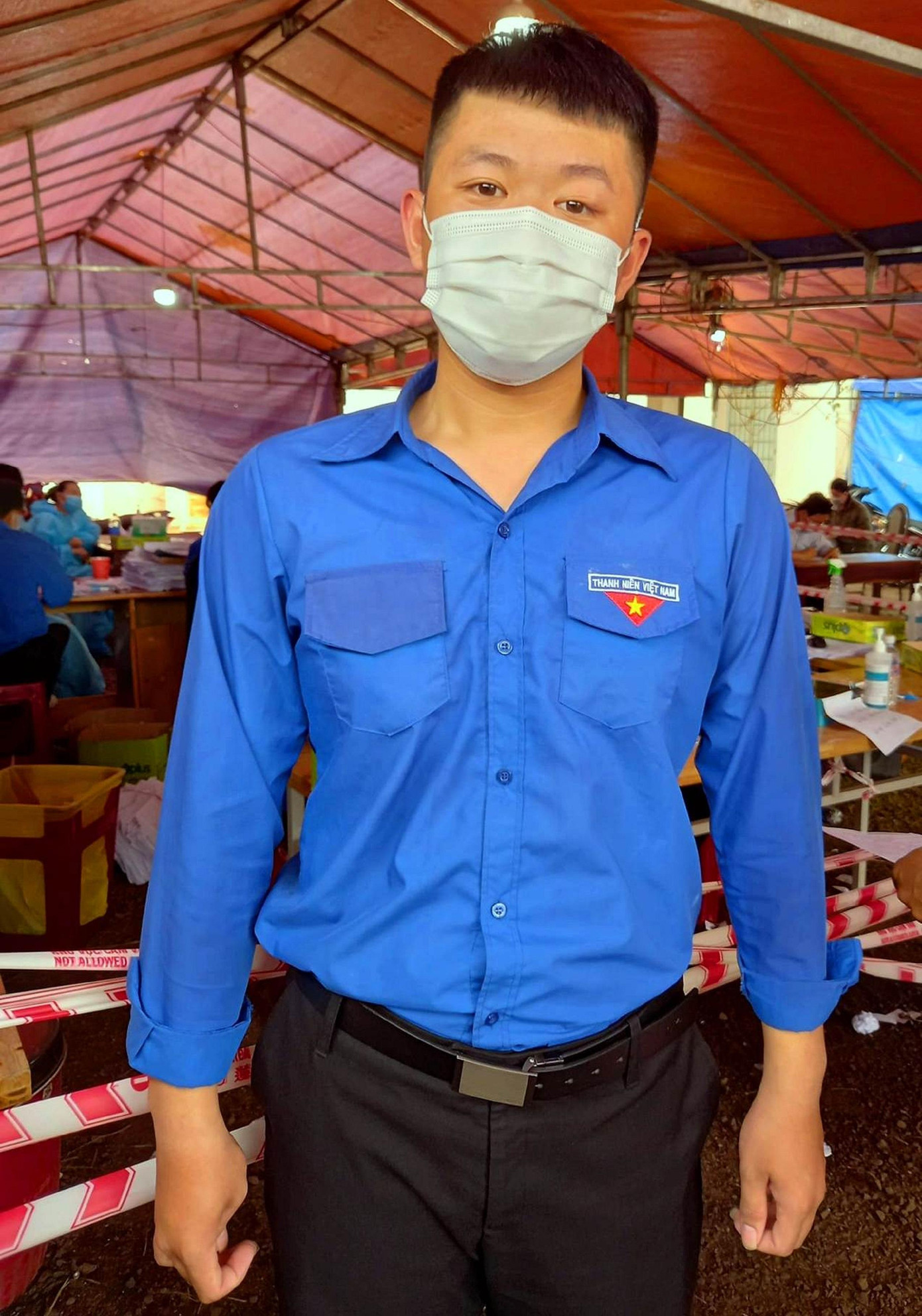 Phạm Hữu Trí tại chốt kiểm soát phòng chống dịch xã Hòa Phú