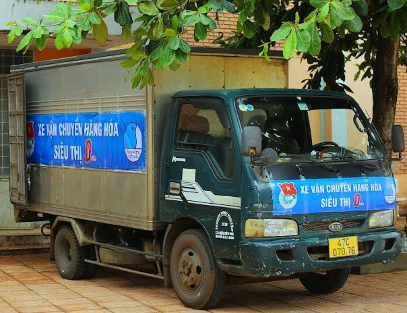 Siêu thị 0 đồng là xe tải chở nhu yếu phẩm đến từng địa điểm Siêu thị 0 đồng là xe tải chở nhu yếu phẩm đến từng địa điểm