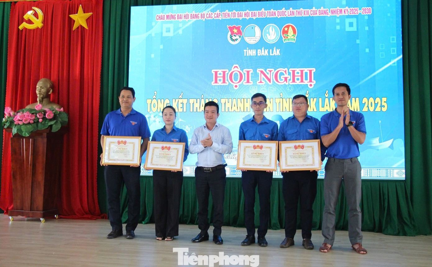 Tập thể, cá nhân xuất sắc trong Tháng Thanh niên được nhận bằng khen