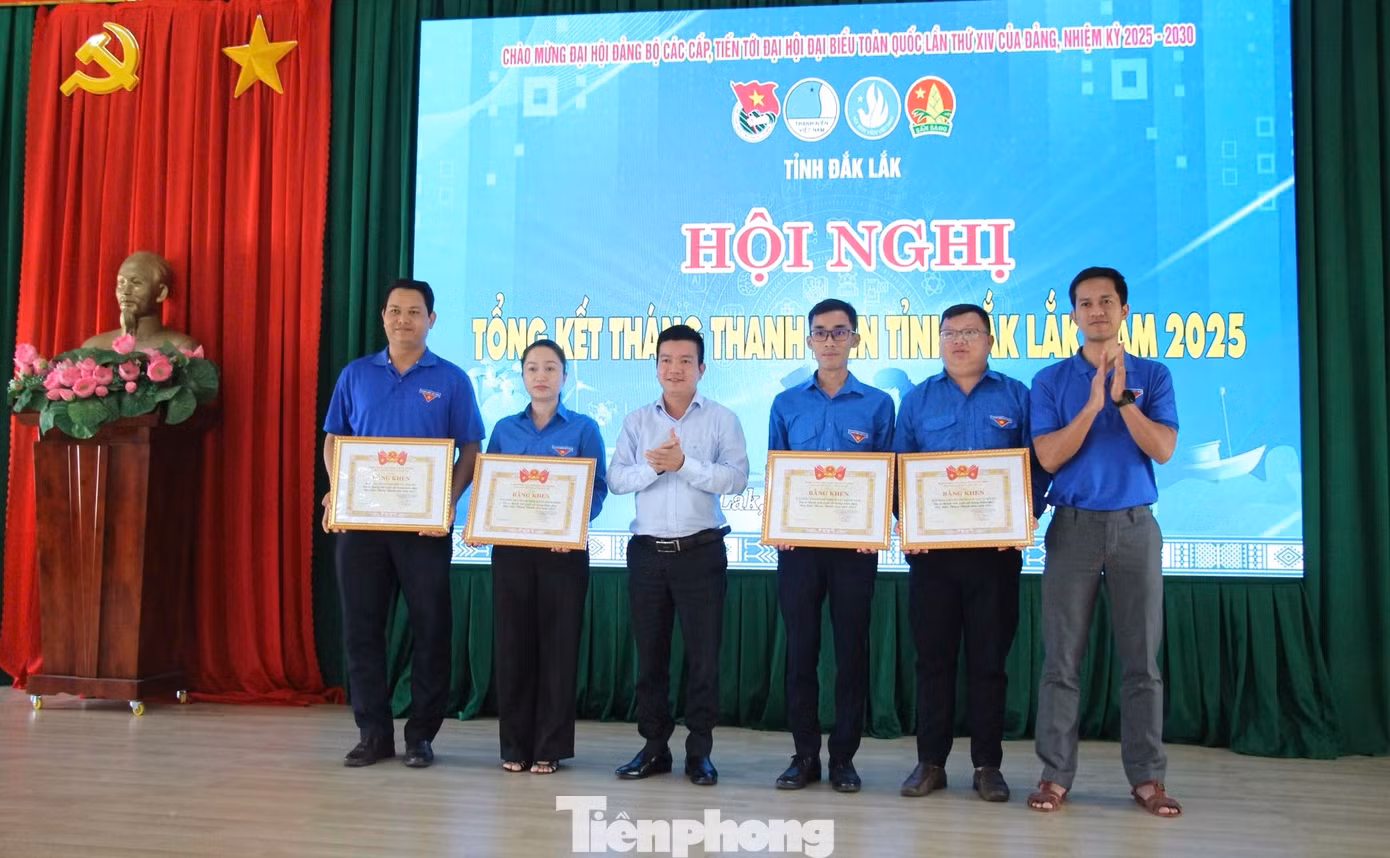 Tập thể, cá nhân xuất sắc trong Tháng Thanh niên được nhận bằng khen