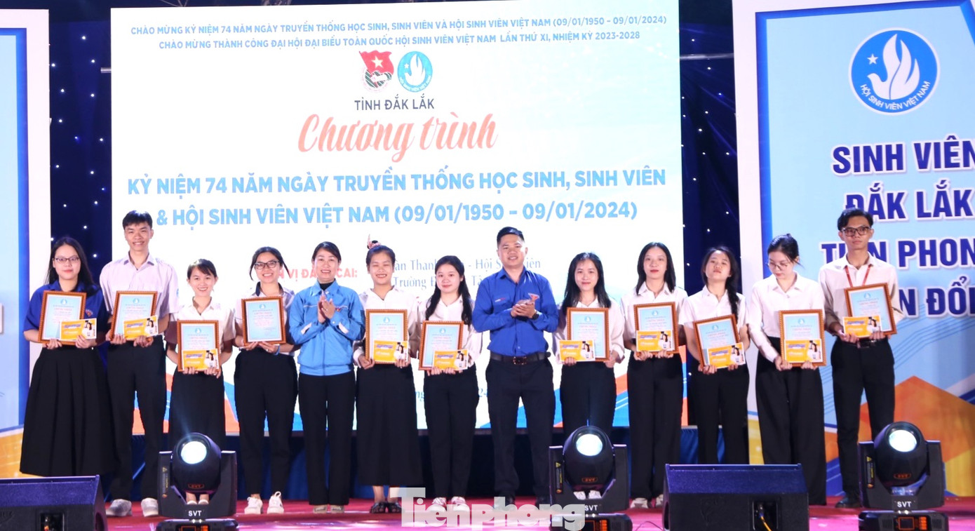 Các cá nhân đạt sinh viên 5 tốt được tuyên dương