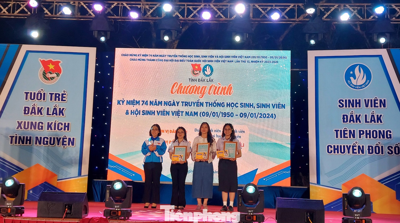 Tập thể sinh viên 5 tốt được tuyên dương