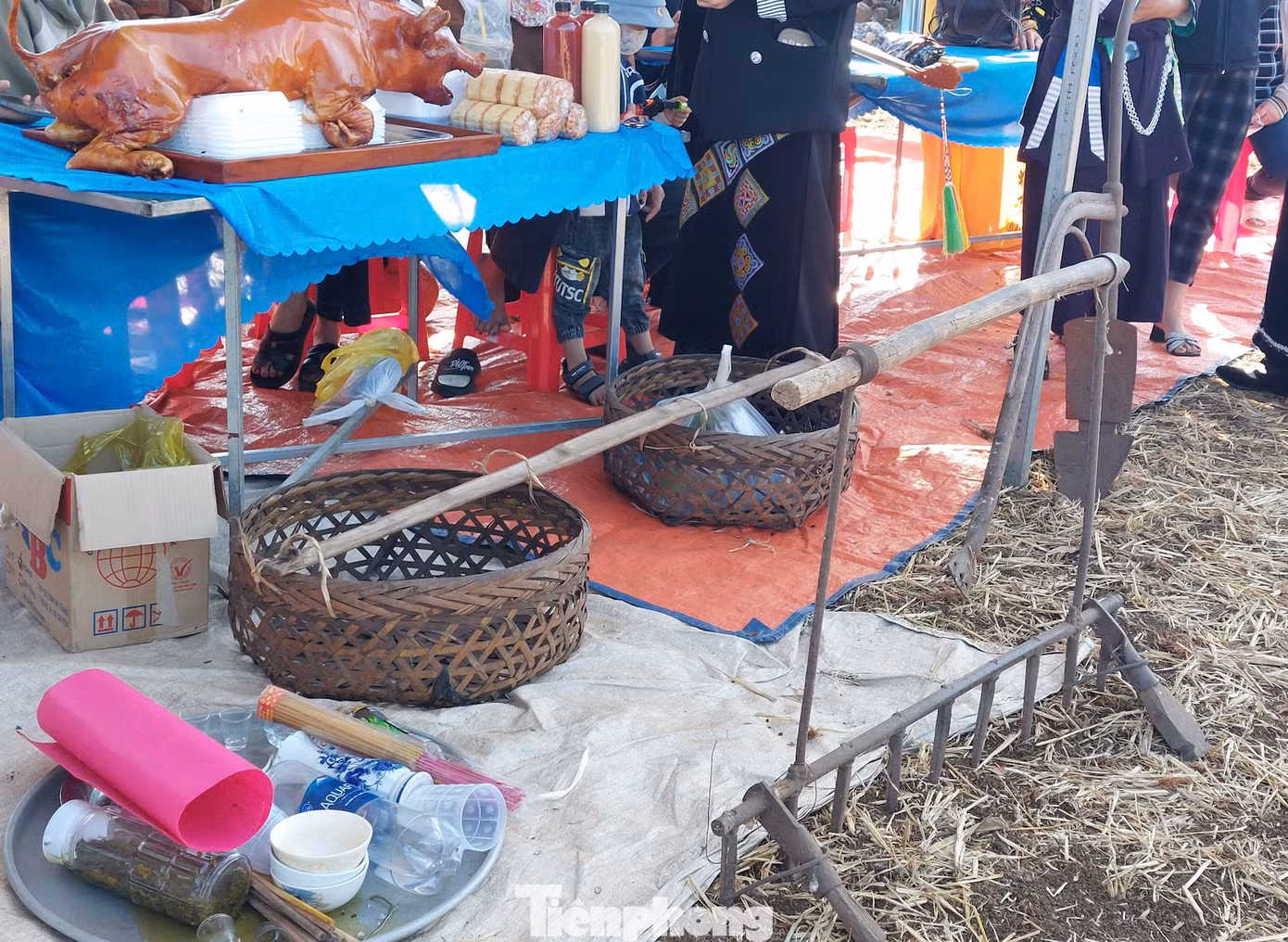 Trong lễ hội thì nghi thức xuống đồng đóng vai trò vô cùng quan trọng.