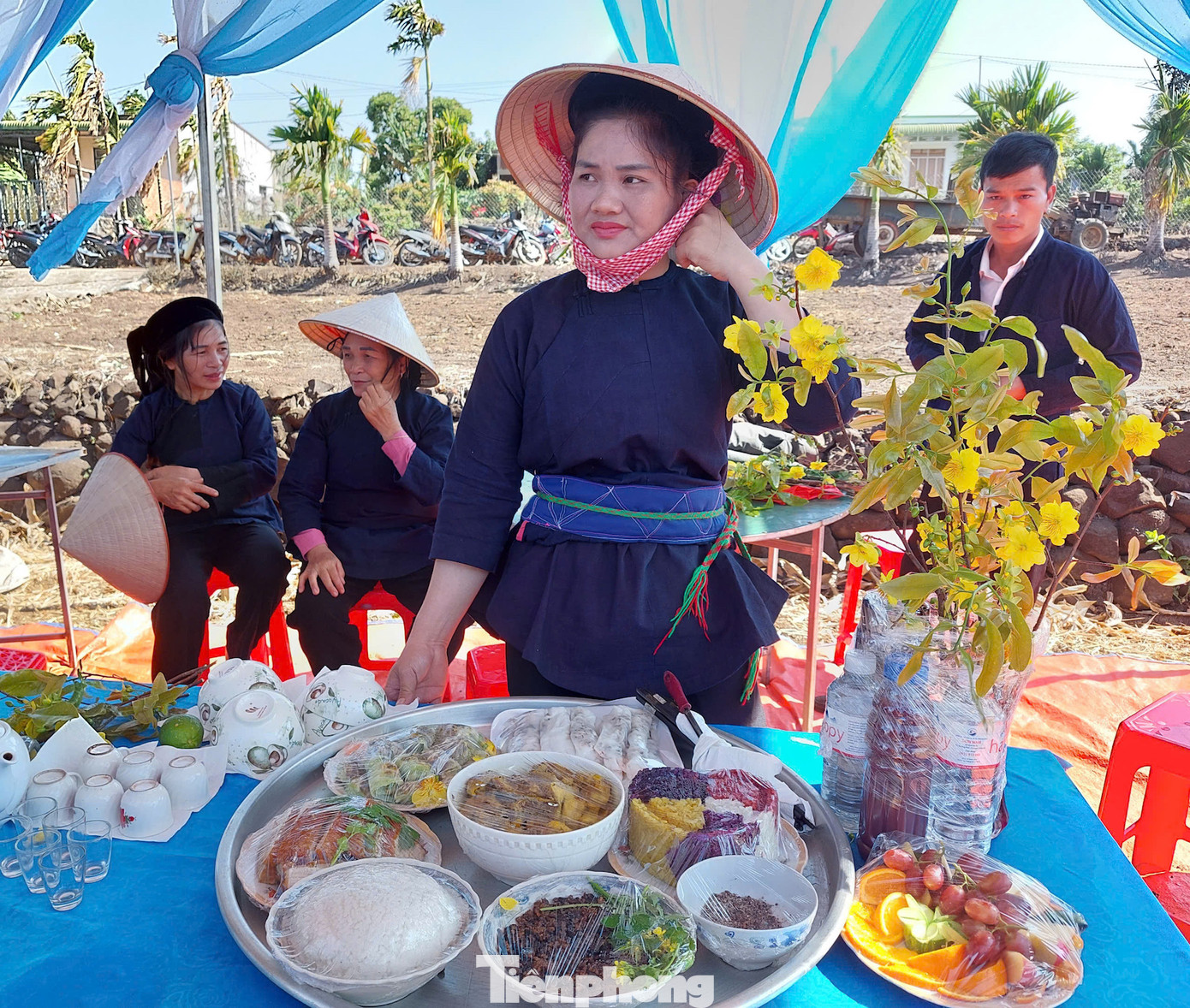 Đặc biệt không thể thiếu các món ăn dân dã, mang đậm truyền thống ẩm thực độc đáo của dân tộc Tày, Nùng như bánh dày, khâu nhục, xôi...