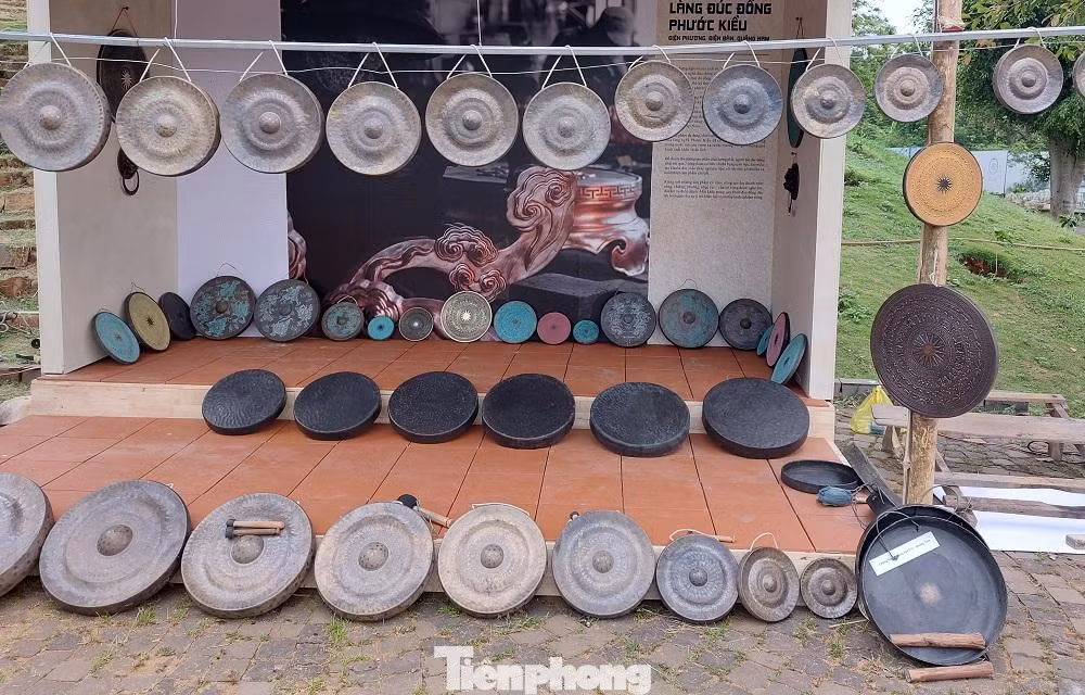 Sản phẩm cồng chiêng của làng đúc đồng Phước Kiều