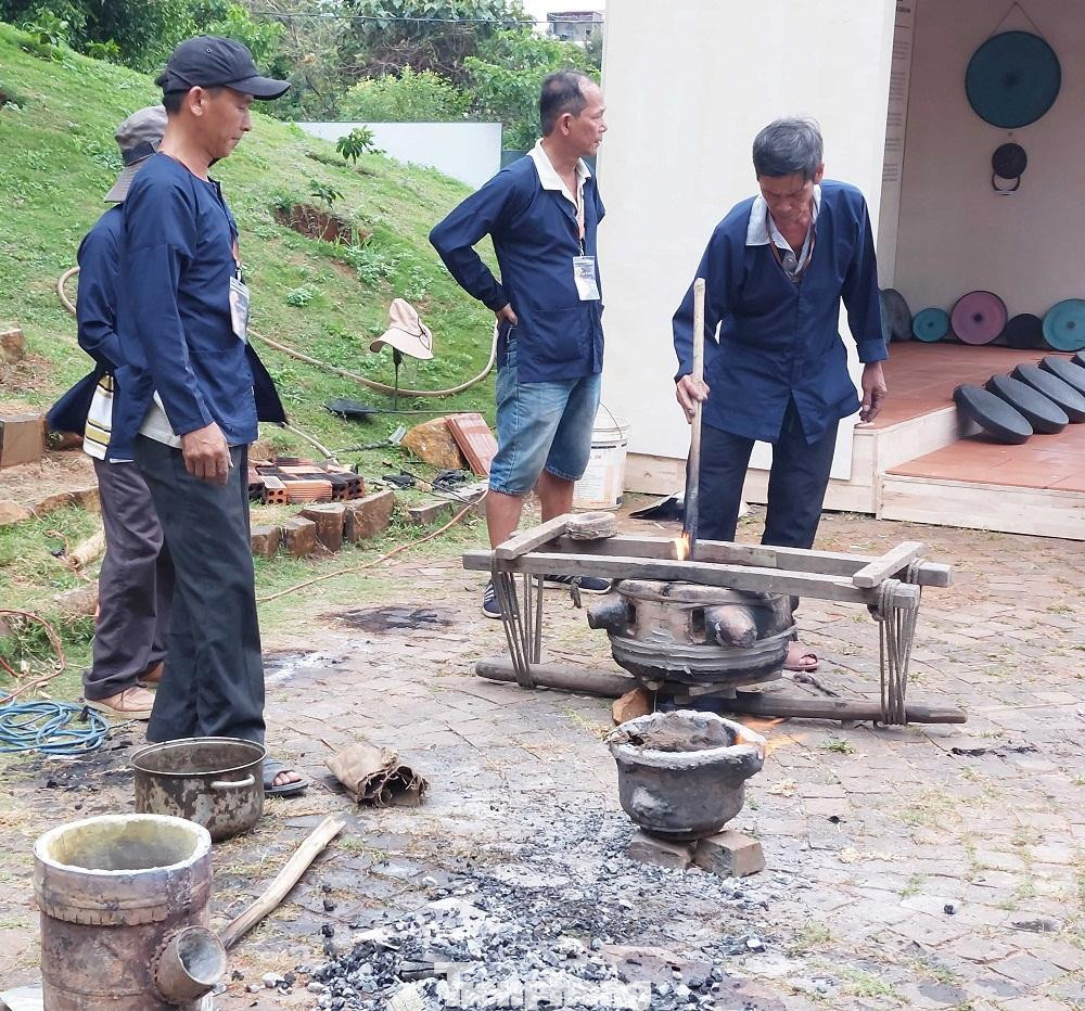 Quy trình đúc đồng thủ công của làng nghề Phước Kiều