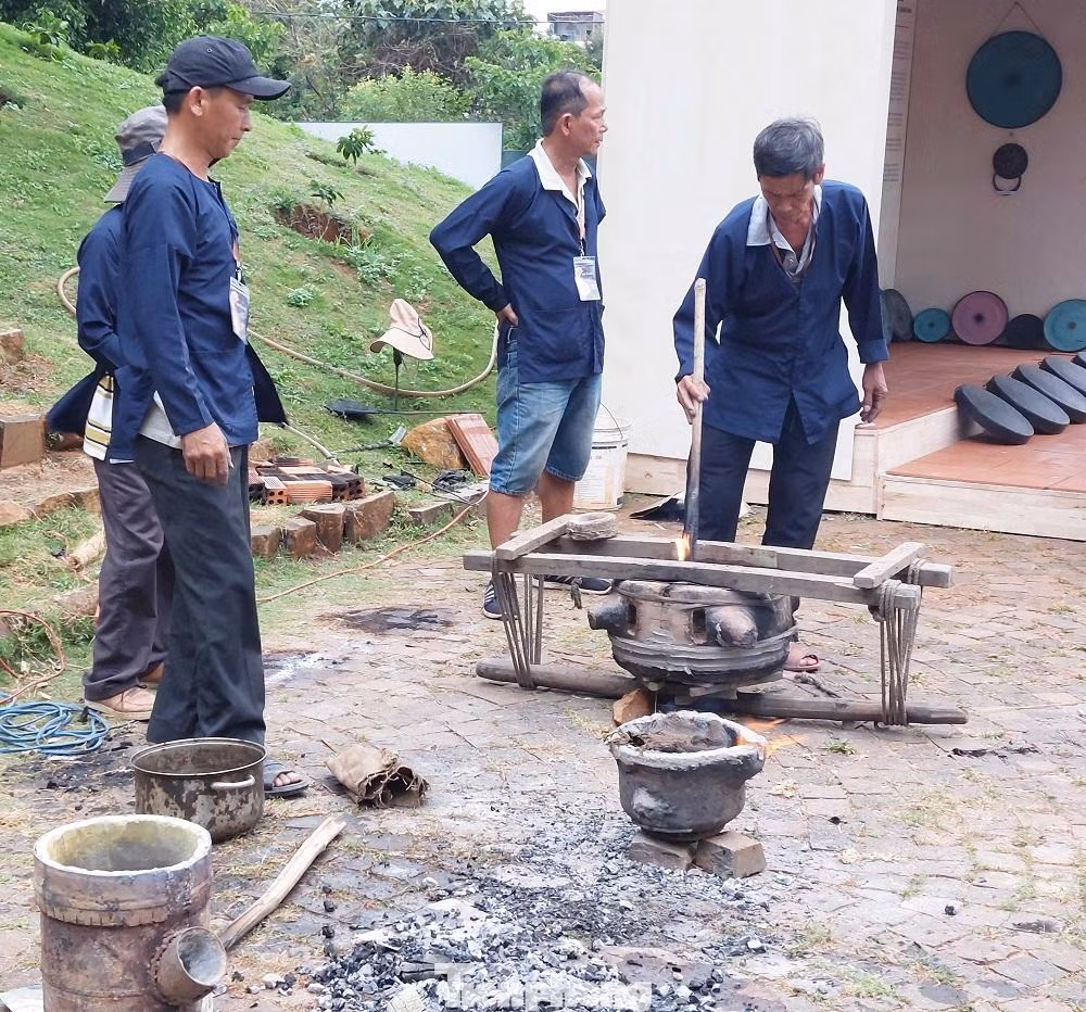 Quy trình đúc đồng thủ công của làng nghề Phước Kiều