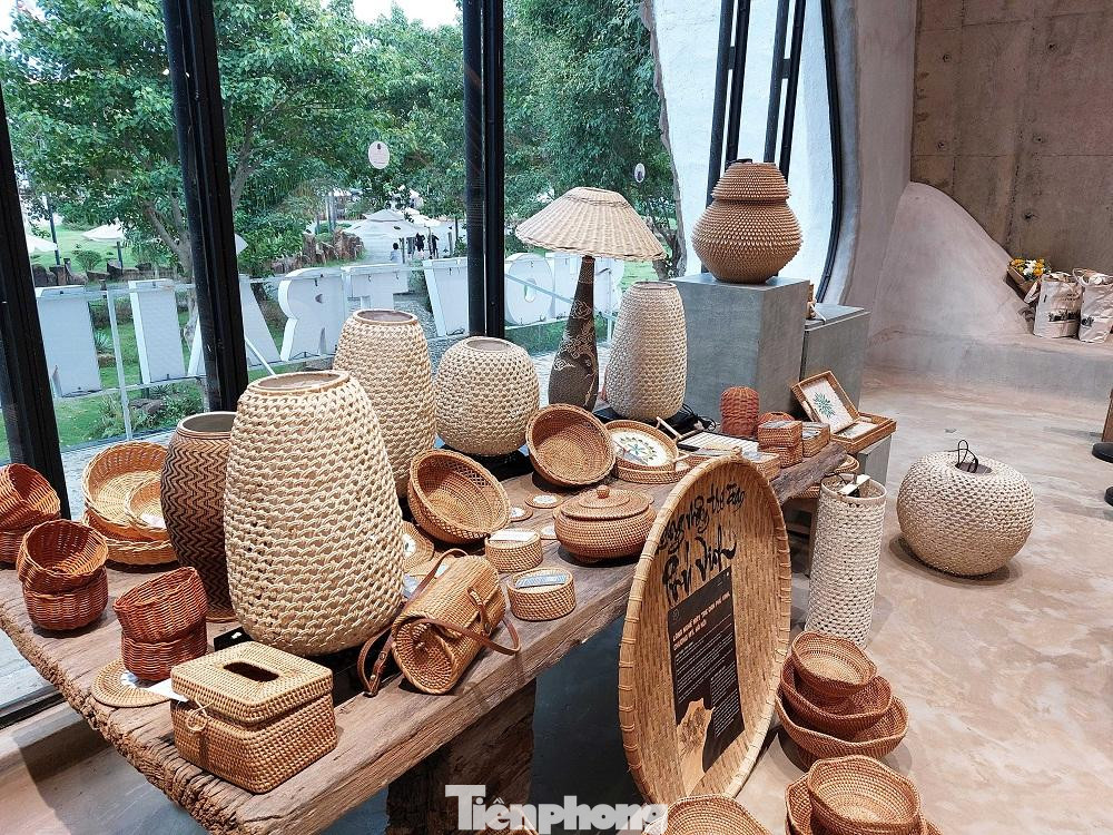 Sản phẩm mây, tre đan của làng nghề Phú Vinh