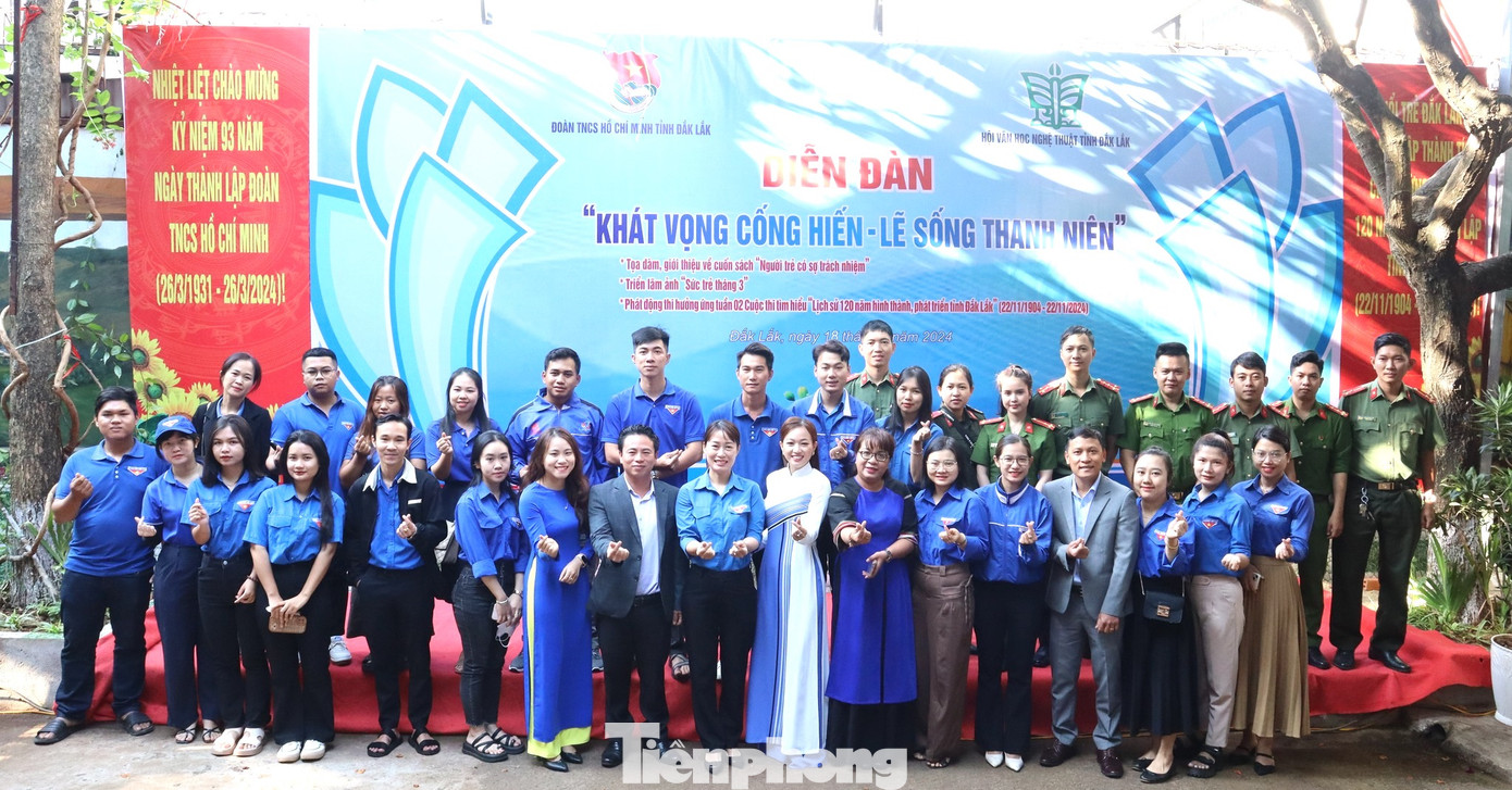 Diễn đàn "Khát vọng cống hiến - Lẽ sống thanh niên" Diễn đàn "Khát vọng cống hiến - Lẽ sống thanh niên"