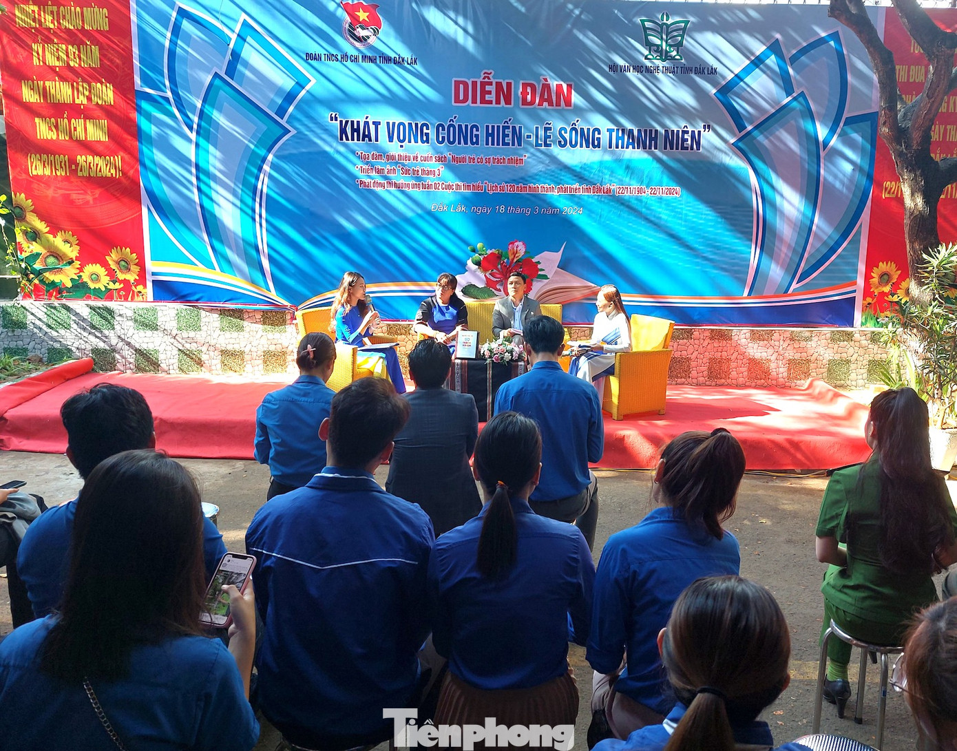 Đoàn viên, thanh niên được gặp gỡ các khách mời là những người đã từng gắn bó và trưởng thành từ Đoàn Thanh niên Đoàn viên, thanh niên được gặp gỡ các khách mời là những người đã từng gắn bó và trưởng thành từ Đoàn Thanh niên