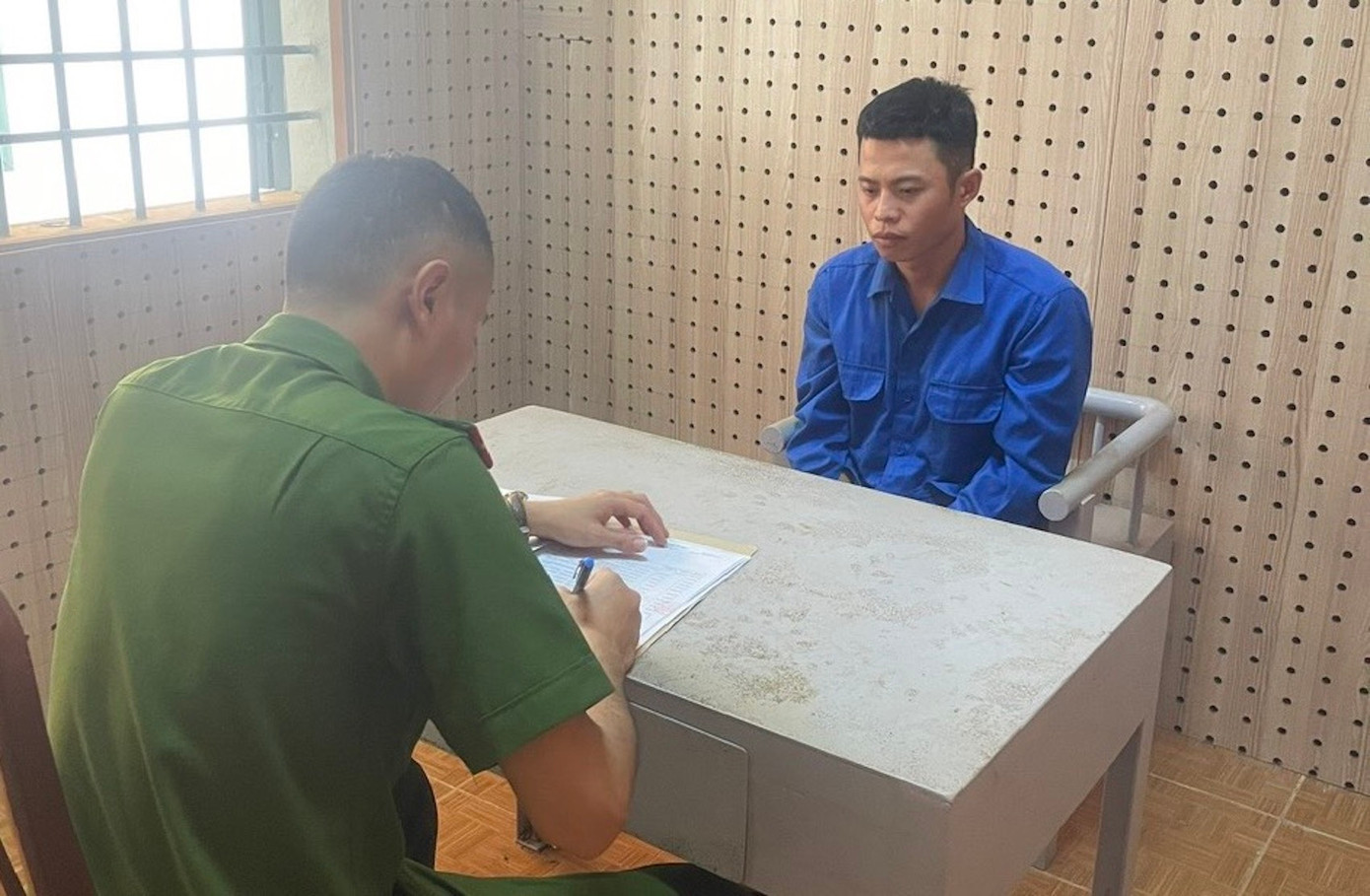 Đối tượng Lê Công Việt tại cơ quan điều tra Đối tượng Lê Công Việt tại cơ quan điều tra