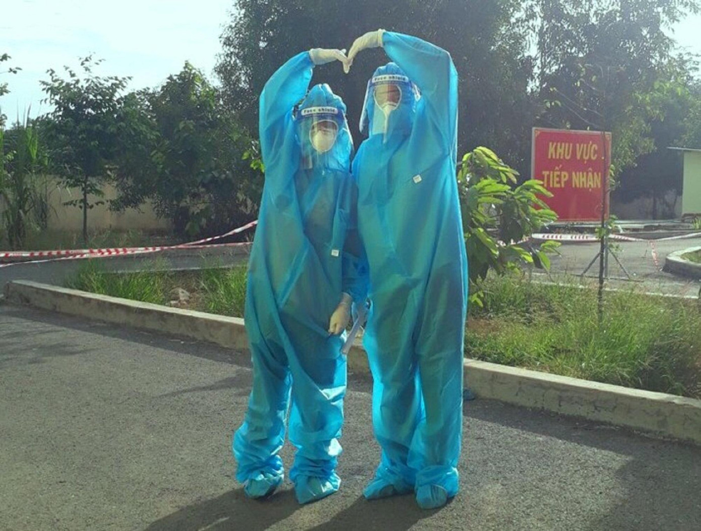 Vân Anh và đồng đội luôn tràn đầy nhiệt huyết với công việc