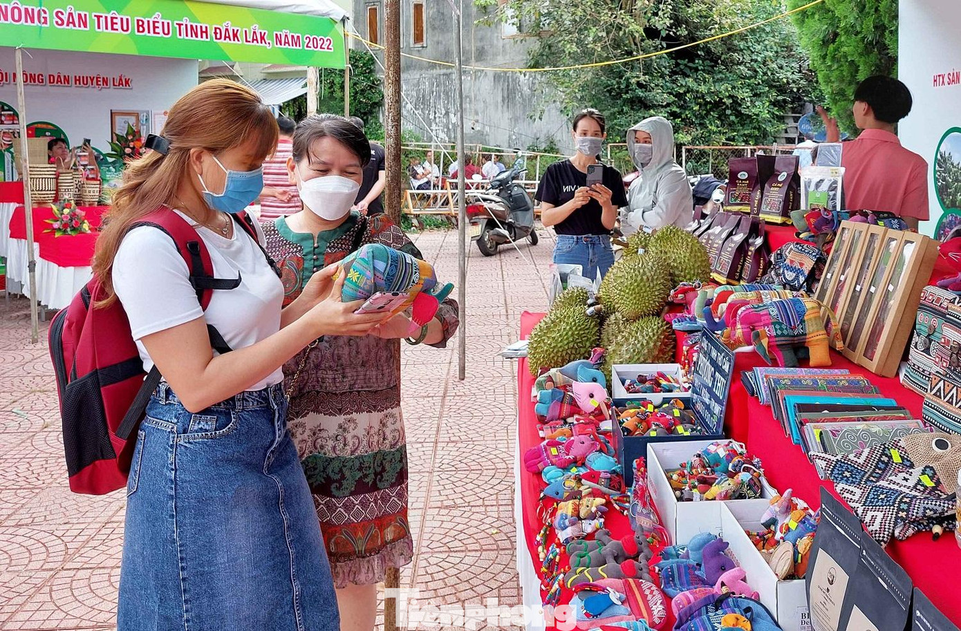 Người tiêu dùng được tham quan, tiếp cận các sản phẩm trực tiếp không qua trung gian