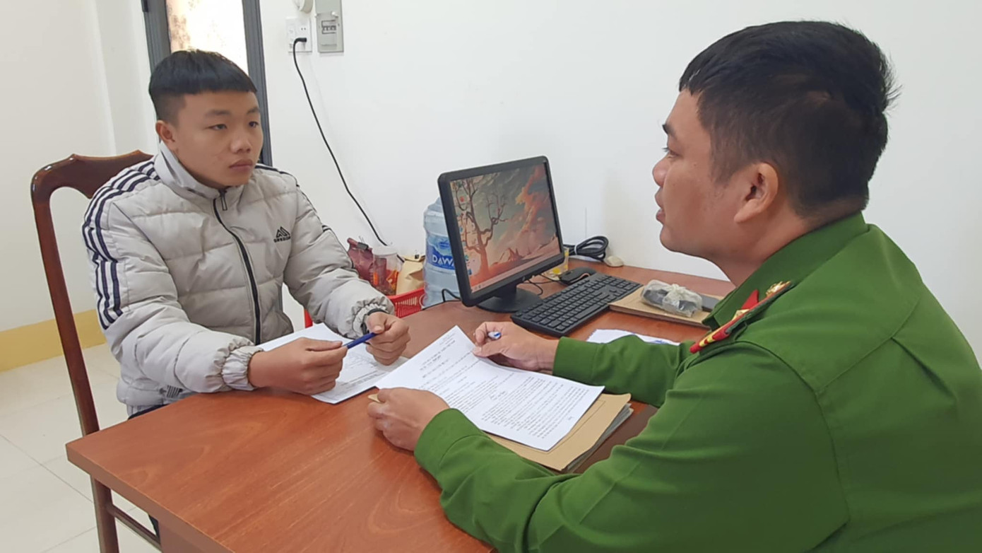 Đối tượng Hoàng tại cơ quan công an