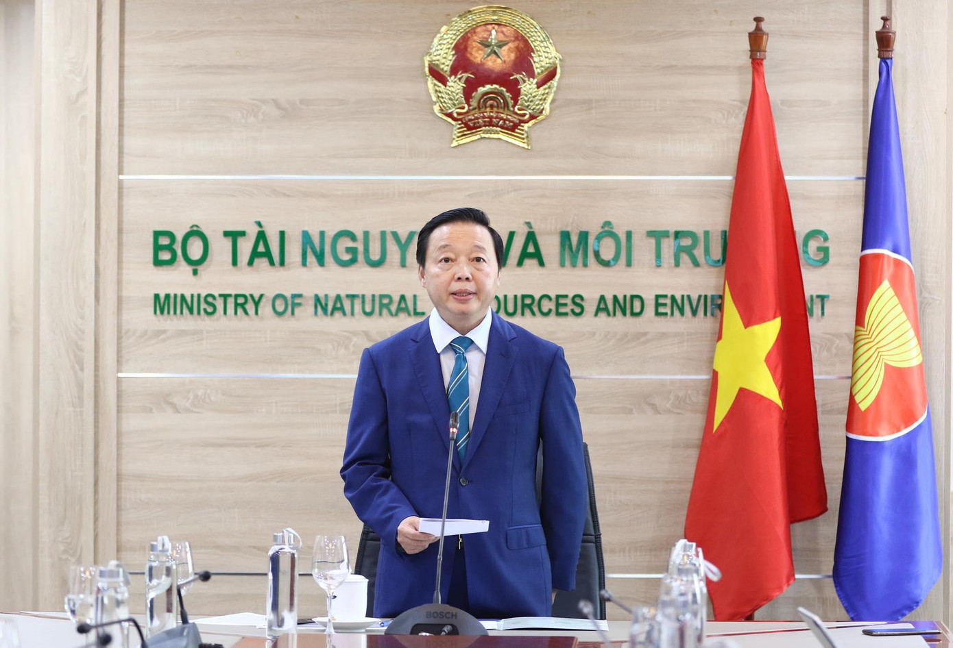 Bộ trưởng Trần Hồng Hà phát biểu khai mạc từ đầu cầu Hà Nội