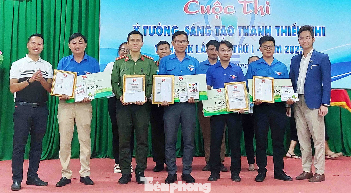 Các tác giả đoạt giải khuyến khích