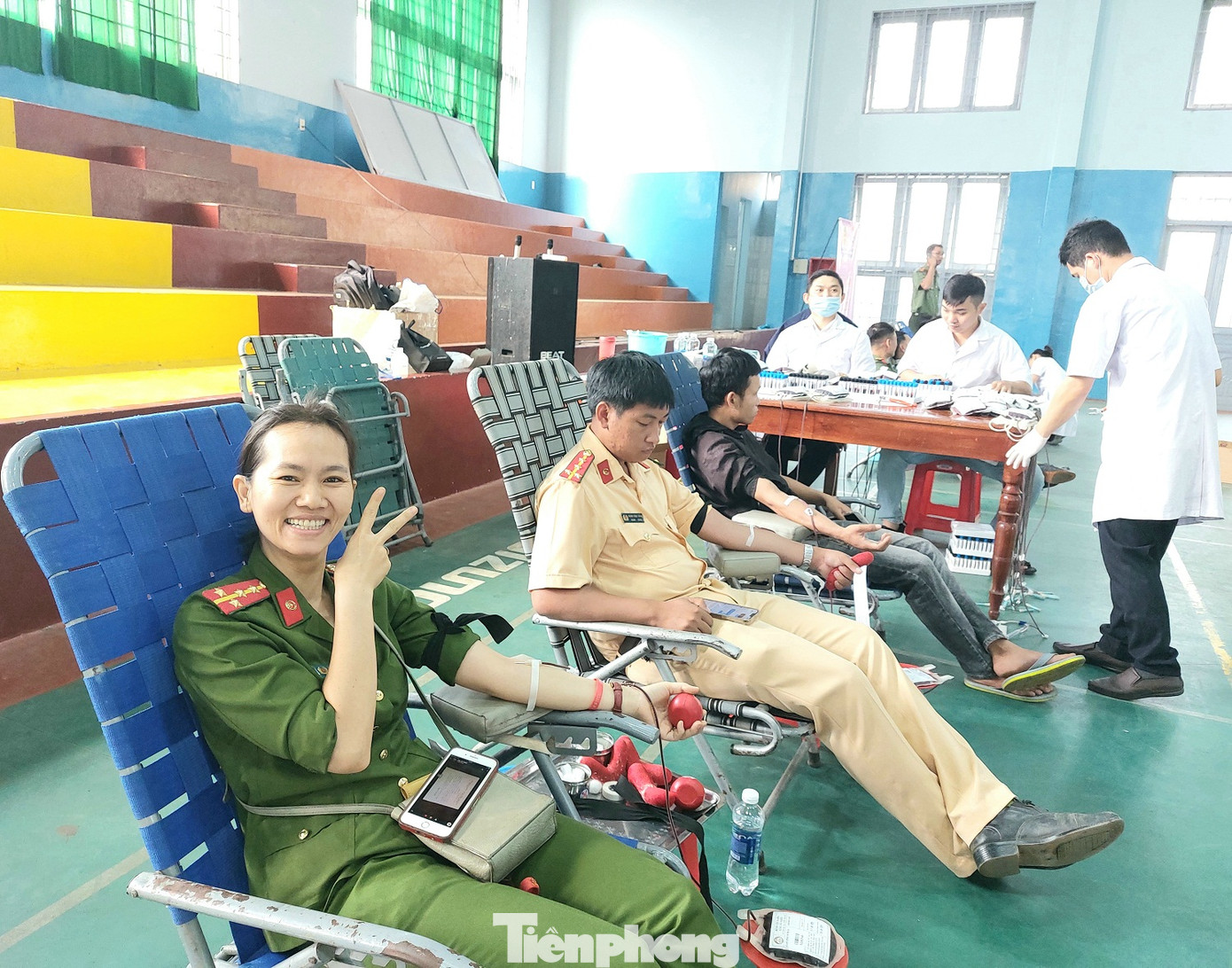 Nữ chiến sĩ Công an Đắk Lắk hiến máu