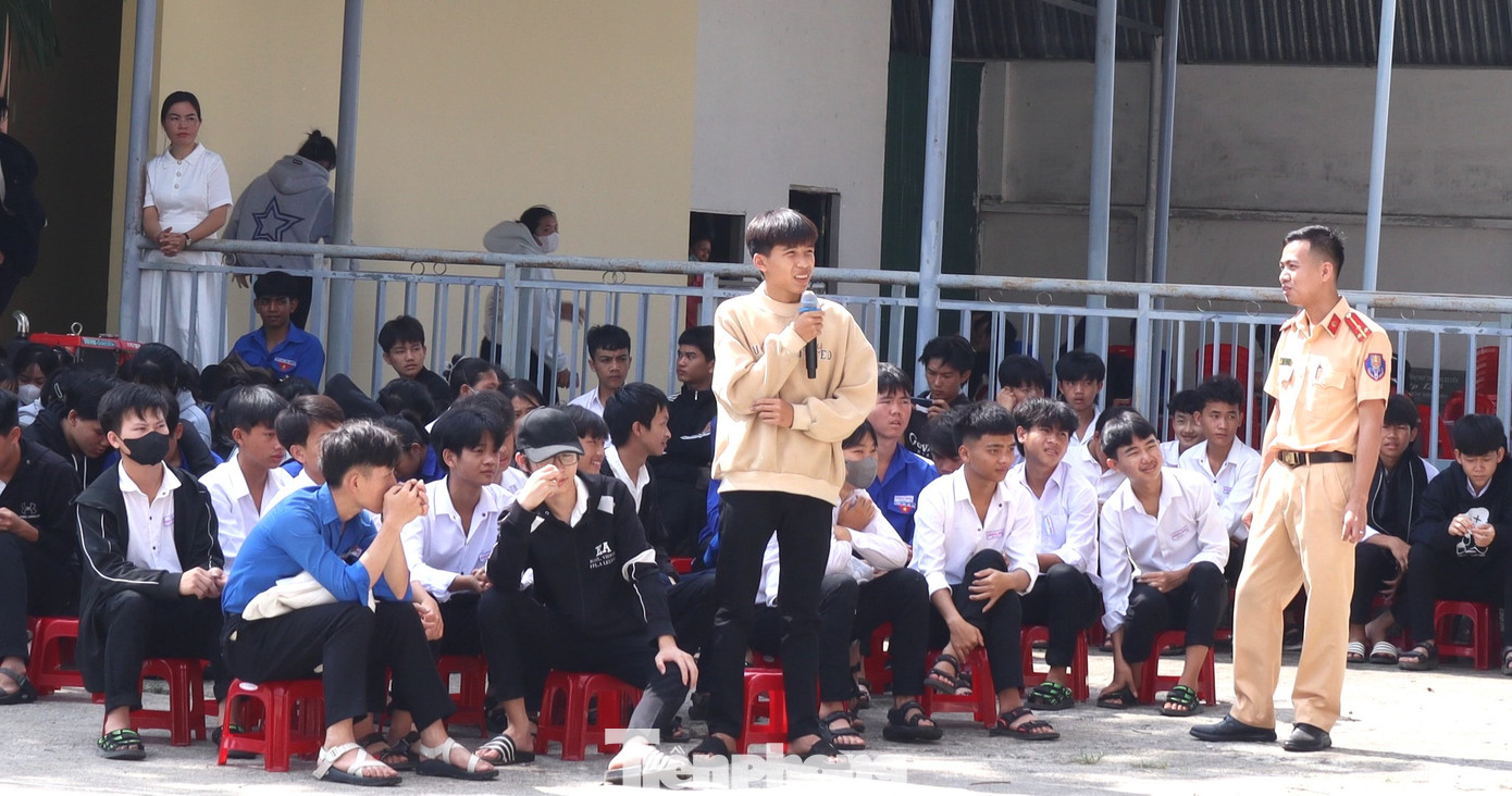 Hơn 300 đoàn viên, thanh niên, học sinh được tập huấn kiến thức về Luật Trật tự, an toàn giao thông đường bộ