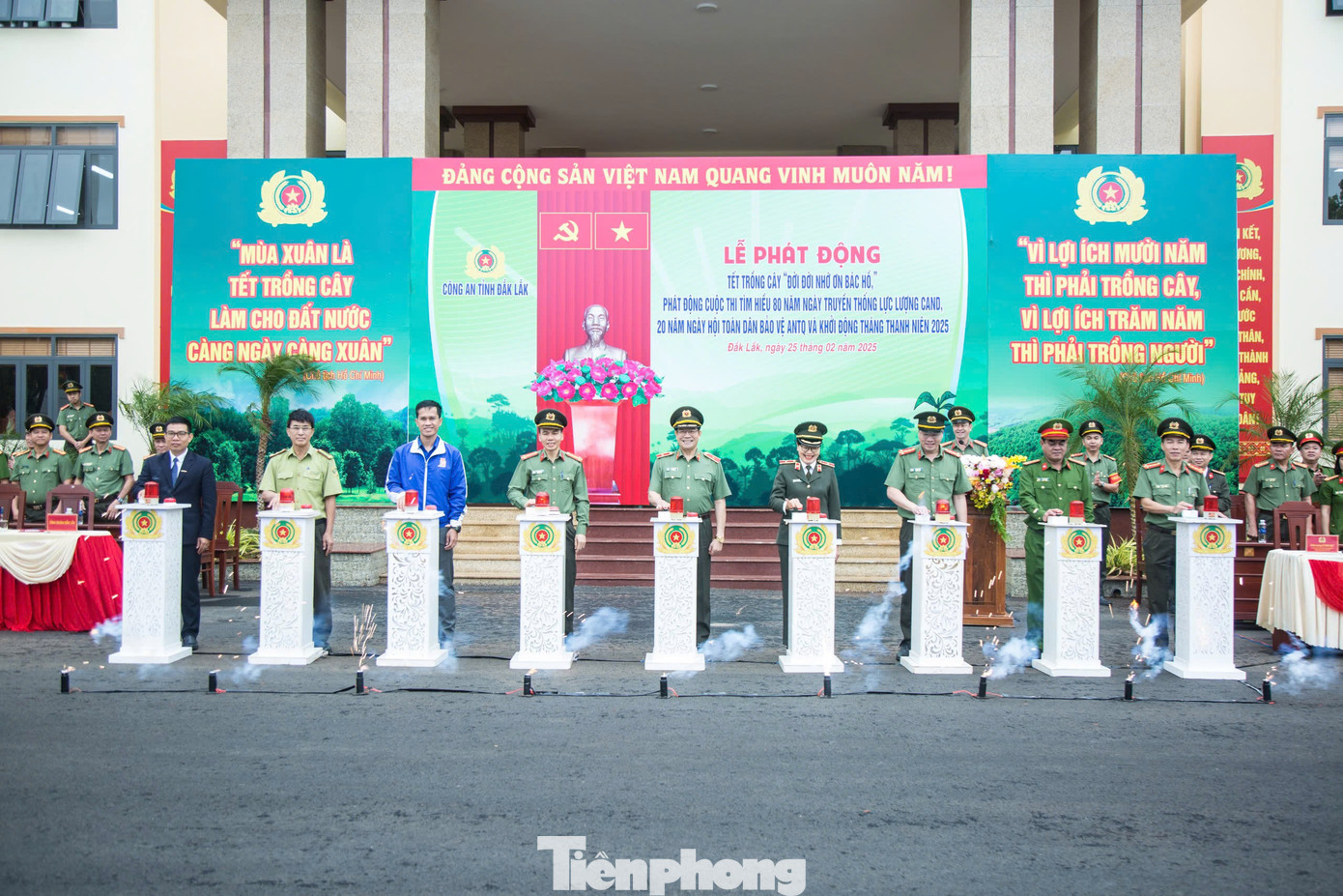 Đại úy Đinh Xuân Hoàng – Trưởng Ban Thanh niên Công an tỉnh, đại diện tuổi trẻ công an tỉnh kêu gọi đoàn viên, thanh niên tích cực phát huy trách nhiệm của tuổi trẻ công an với nhiệm vụ bảo vệ an ninh quốc gia, giữ gìn trật tự góp phần thực hiện có hiệu quả phong trào “Thanh niên CAND học tập, thực hiện 6 điều Bác Hồ dạy”.