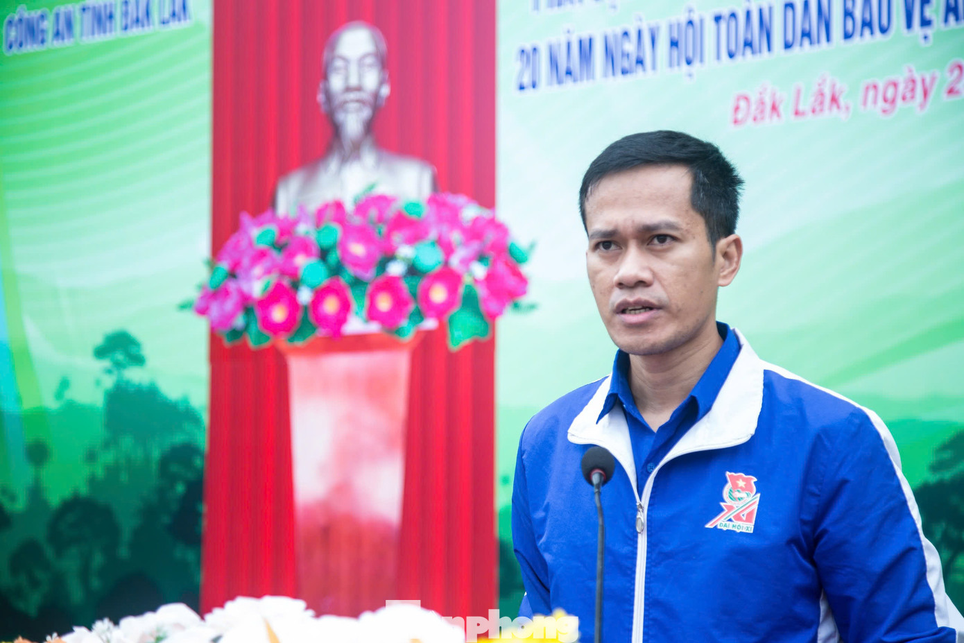 Tại buổi lễ, anh Y Lê Pas Tơr – Phó Bí thư Thường trực Tỉnh Đoàn cũng đã phát động Cuộc thi tìm hiểu 80 năm Ngày truyền thống lực lượng CAND, 20 năm Ngày Hội toàn dân bảo vệ an ninh Tổ quốc trong quần chúng nhân dân, đoàn viên thanh niên trên địa bàn tỉnh.