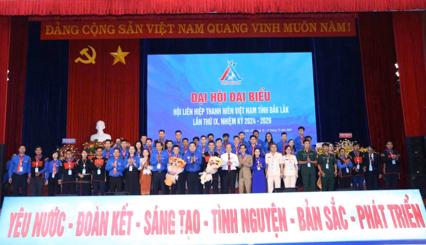 Ủy ban Hội LHTN Việt Nam tỉnh Đắk Lắk khoá IX ra mắt Ủy ban Hội LHTN Việt Nam tỉnh Đắk Lắk khoá IX ra mắt