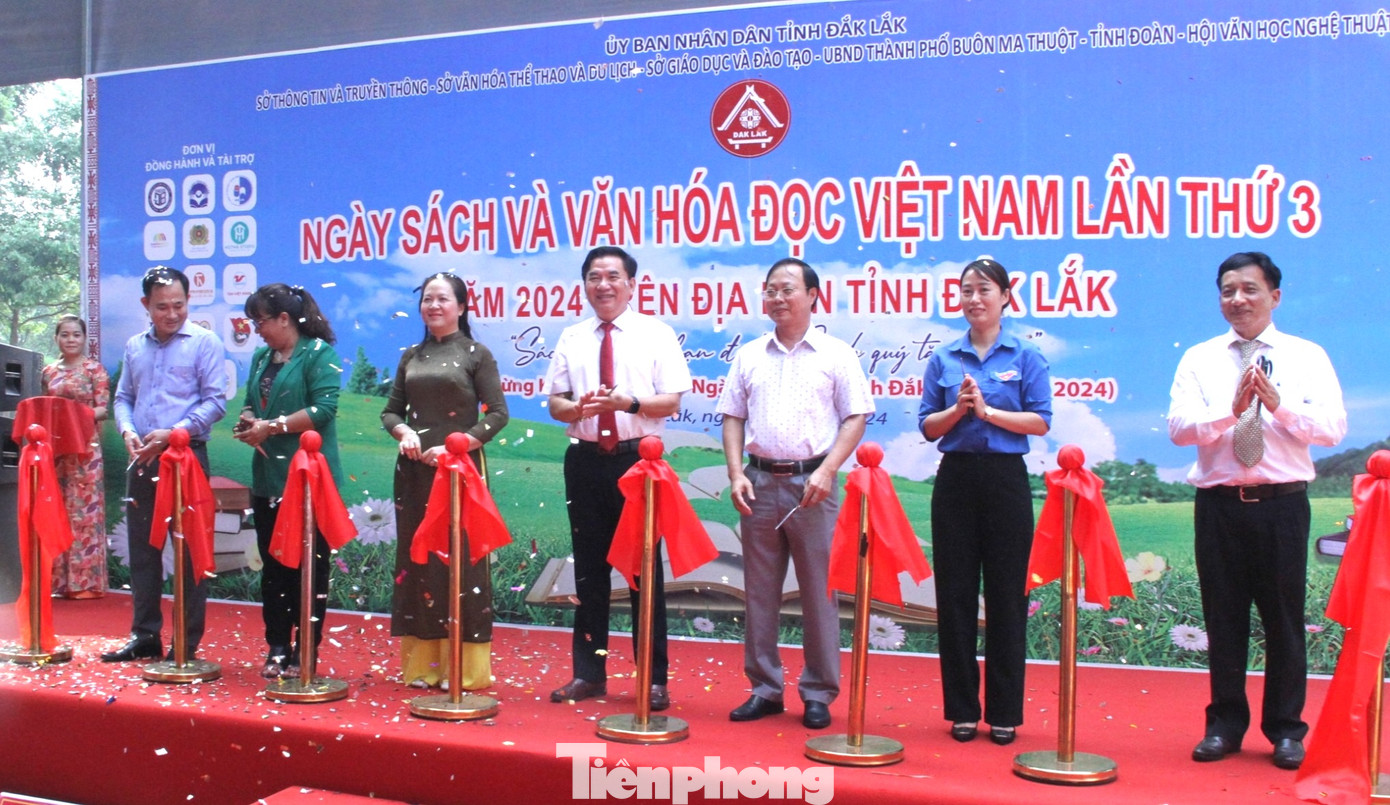 Lễ cắt băng khai mạc Lễ cắt băng khai mạc