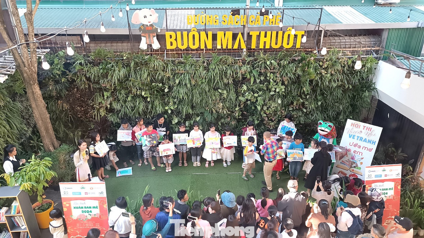 Hội thi vẽ tranh "Ước mơ của em" thu hút nhiều em nhỏ tham gia.