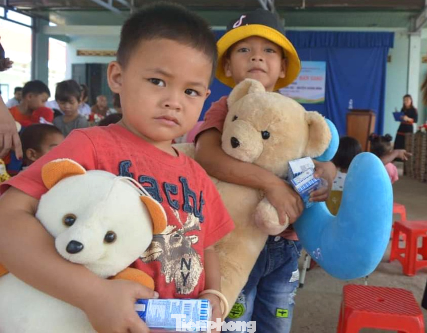 Đây là năm thứ 4, huyện Cư M'gar tổ chức chương trình lì xì sách, mong muốn sẽ tạo dựng được thói quen đọc sách cho trẻ em trên địa bàn. Qua đó, nhằm khởi động đợt thi đua cao điểm chào mừng các ngày lễ lớn, các sự kiện trọng đại của tổ chức Đoàn trong năm 2024.