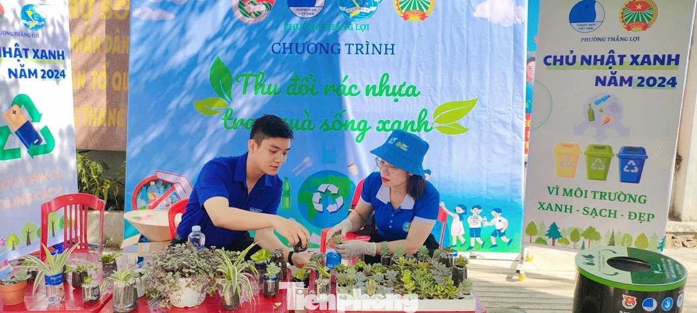 Chương trình nhằm triển khai các hoạt động thu gom các chai nhựa, lon nước, pin đã qua sử dụng; sách, truyện để đổi lấy cây xanh và vở. Qua đó, tuyên truyền đến mọi người ý thức bảo vệ môi trường, hạn chế sử dụng rác thải nhựa,…