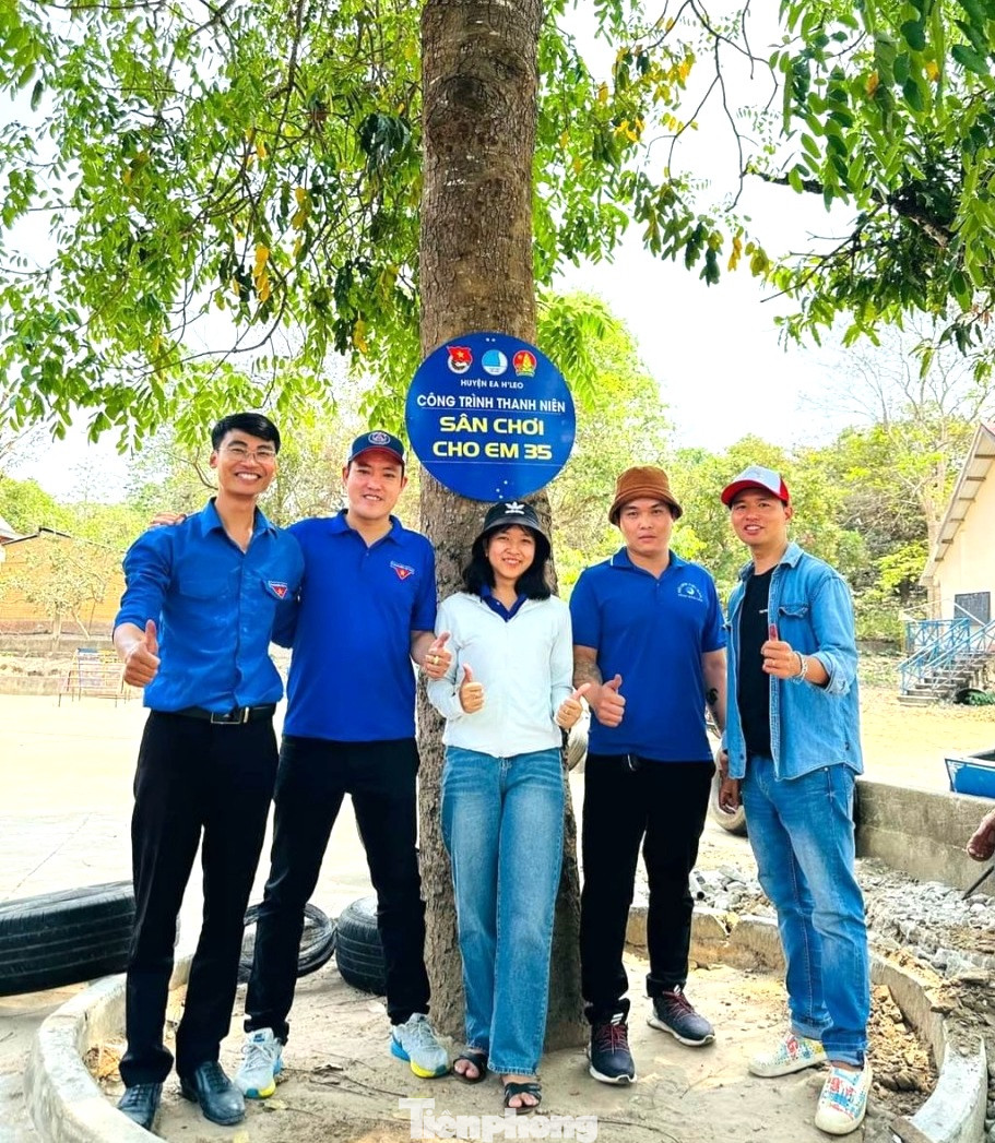 Mới đây, Huyện Đoàn Ea Hleo phối hợp với công ty xã hội Bồ công anh (TP Buôn Ma Thuột) bàn giao công trình thanh niên “Sân chơi cho em 35” tại xã Ea Sol, huyện Ea Hleo.
