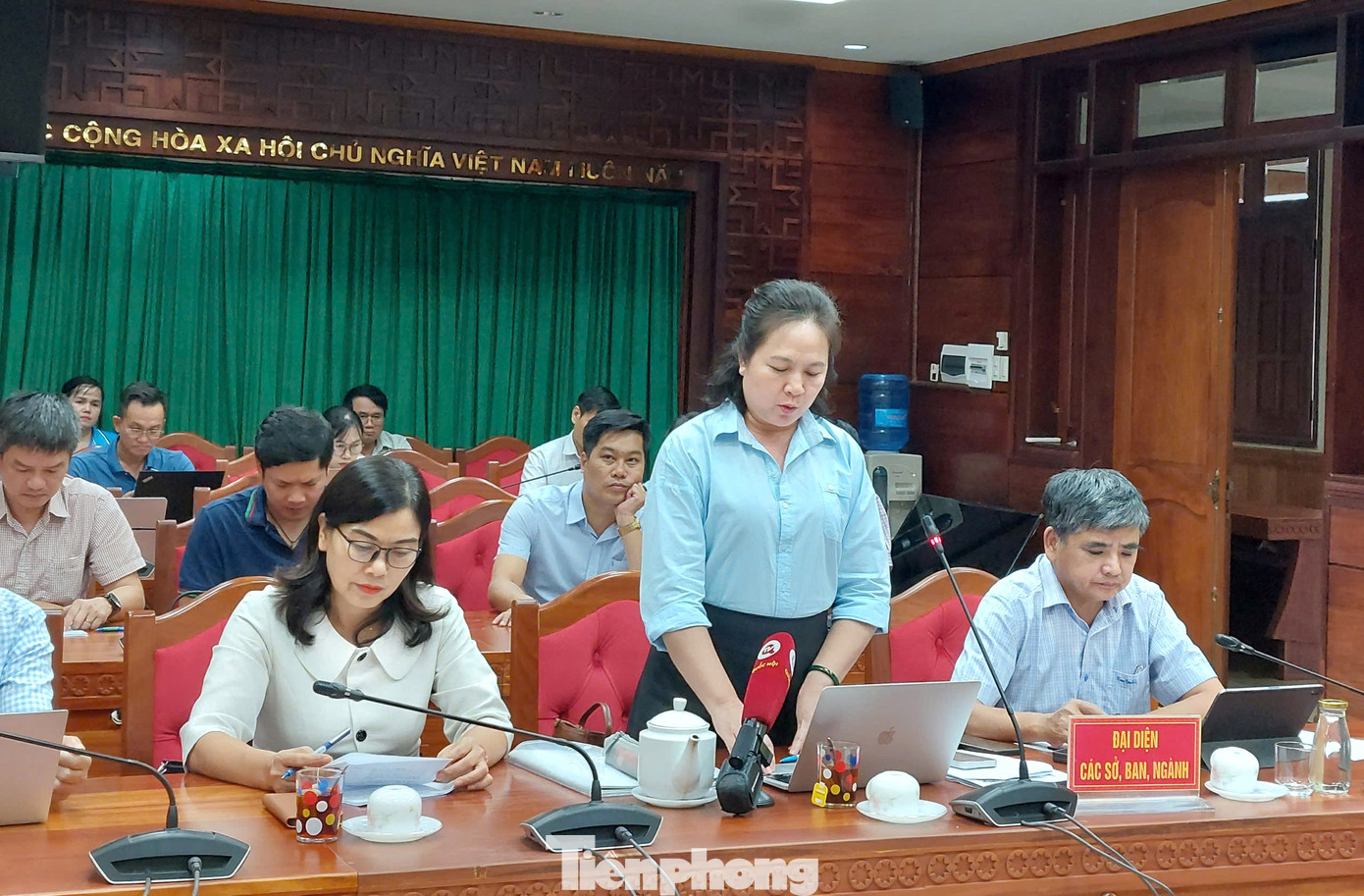 Đại diện lãnh đạo Sở Giáo dục và Đào tạo tỉnh Đắk Lắk trao đổi tại họp báo.